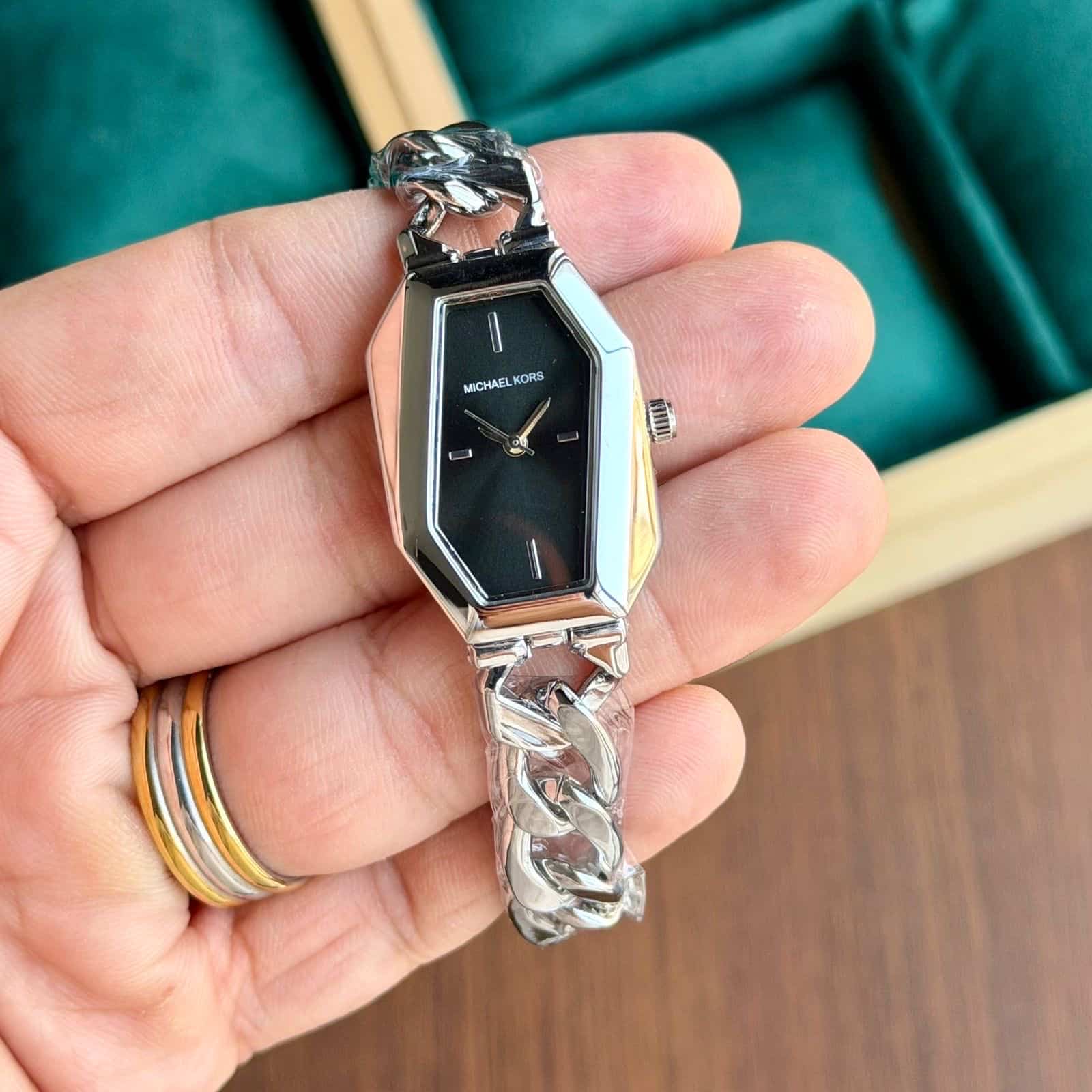 MICHAELKORS_LADIES_SILVER-BLACK Main image