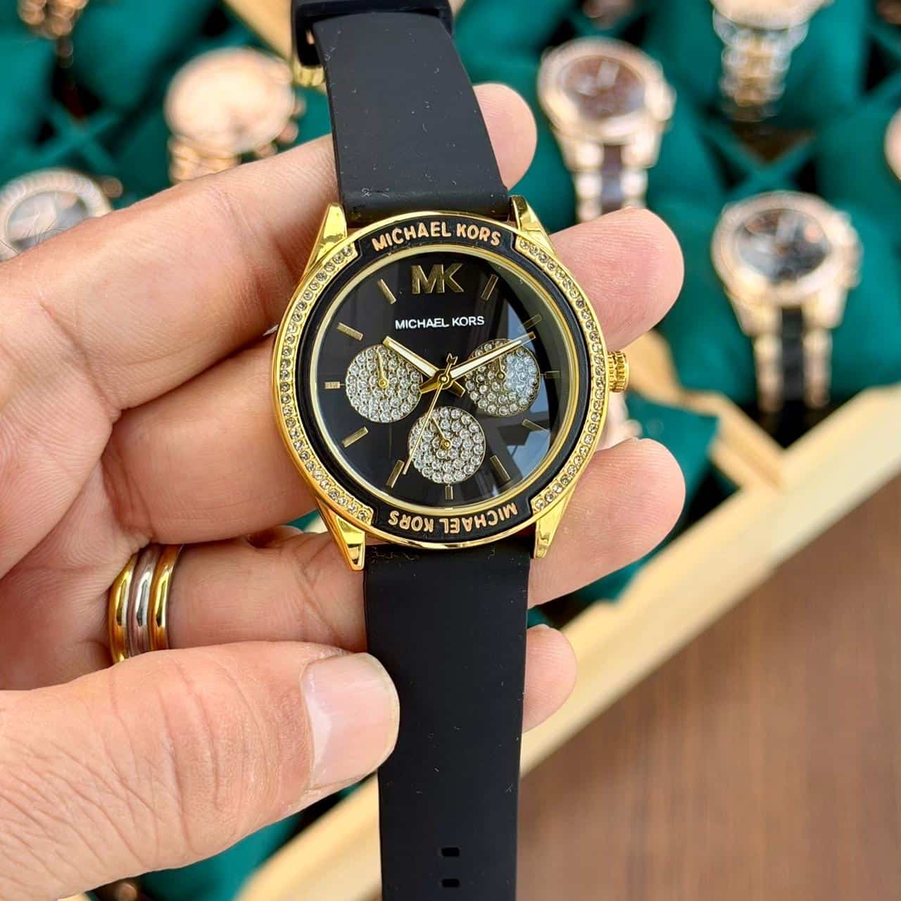MICHAELKORS _LADIES_GOLD-BLACK Main image