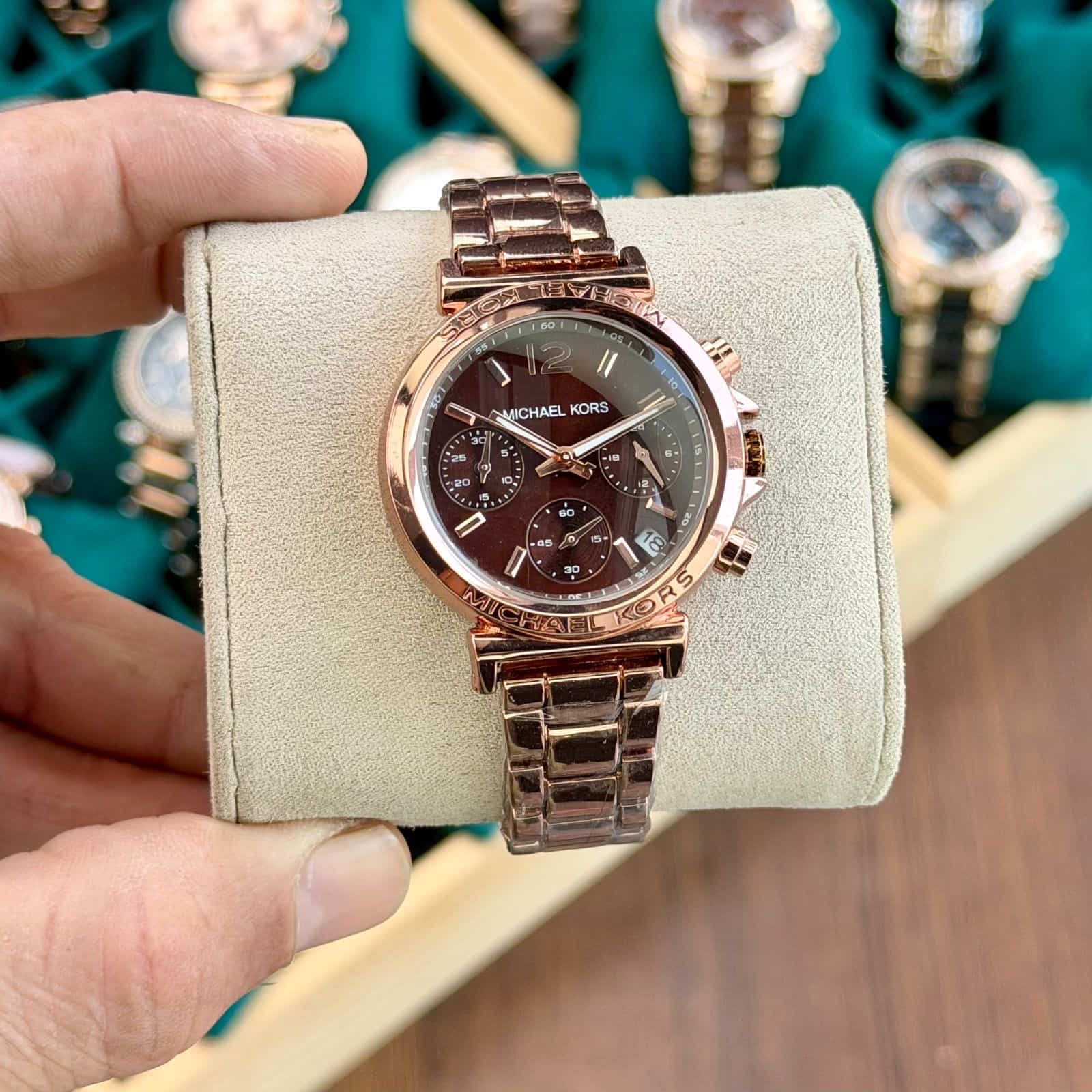 MICHAELKORS_LADIES_BROWN Secondary image