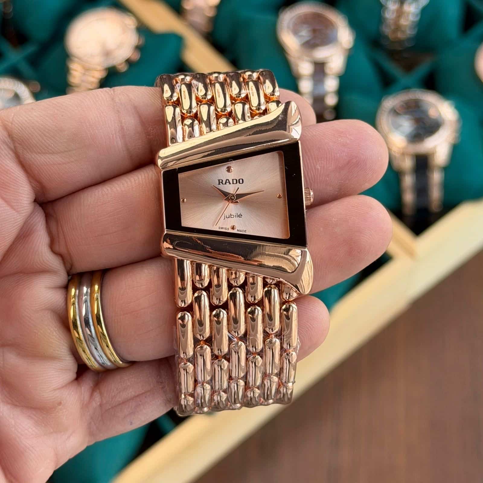 RADO_LADIES_ROSEGOLD Main image