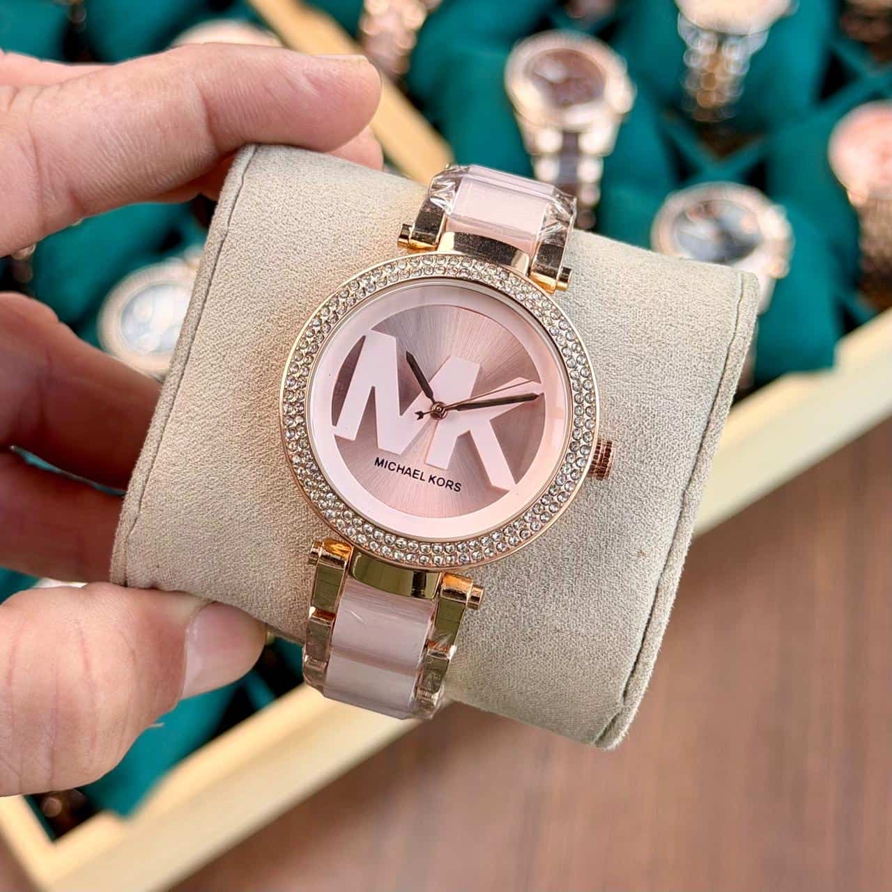 MICHAELKORS_LADIES_ROSE-GOLD Secondary image