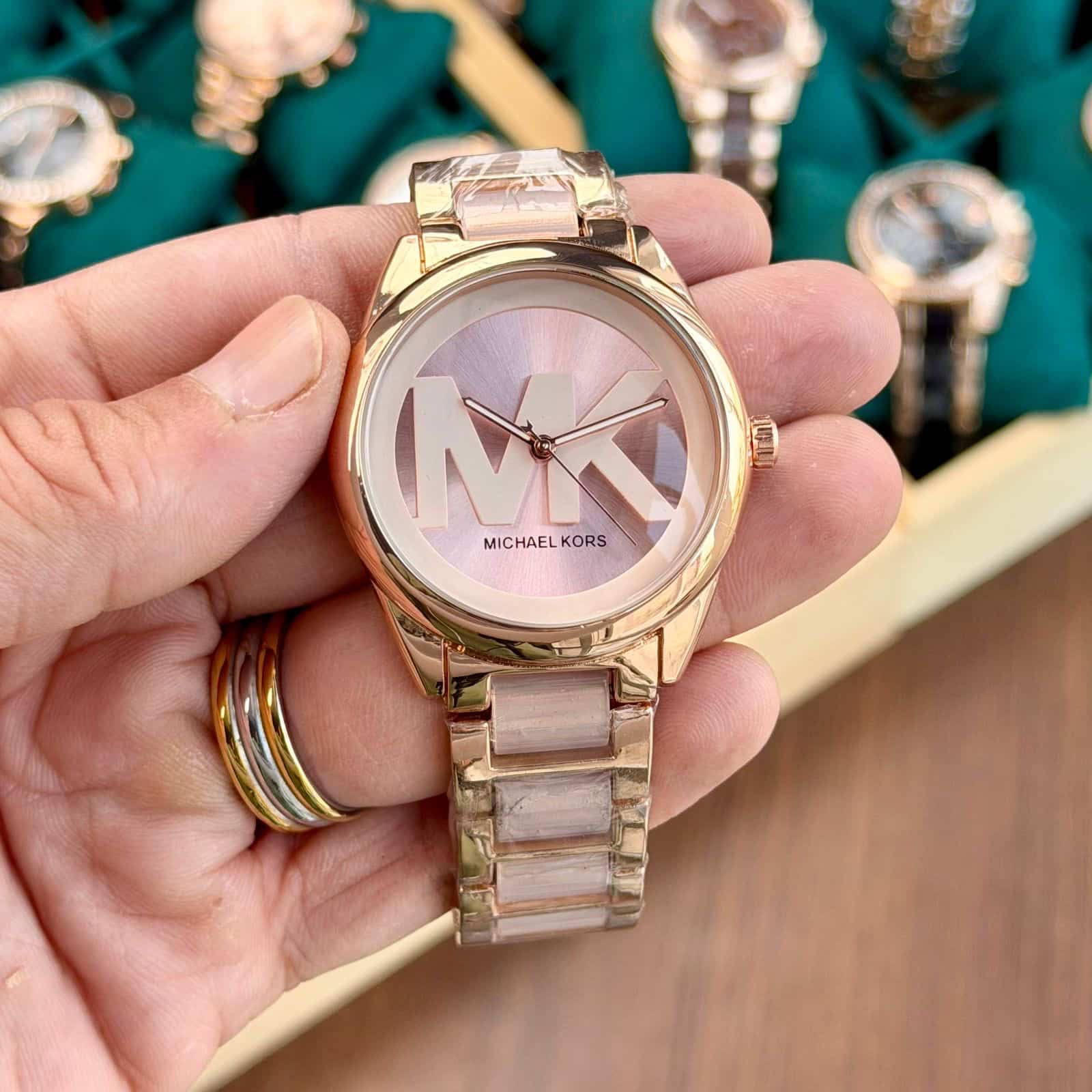MICHAELKORS_LADIES_ROSE-GOLD Main image