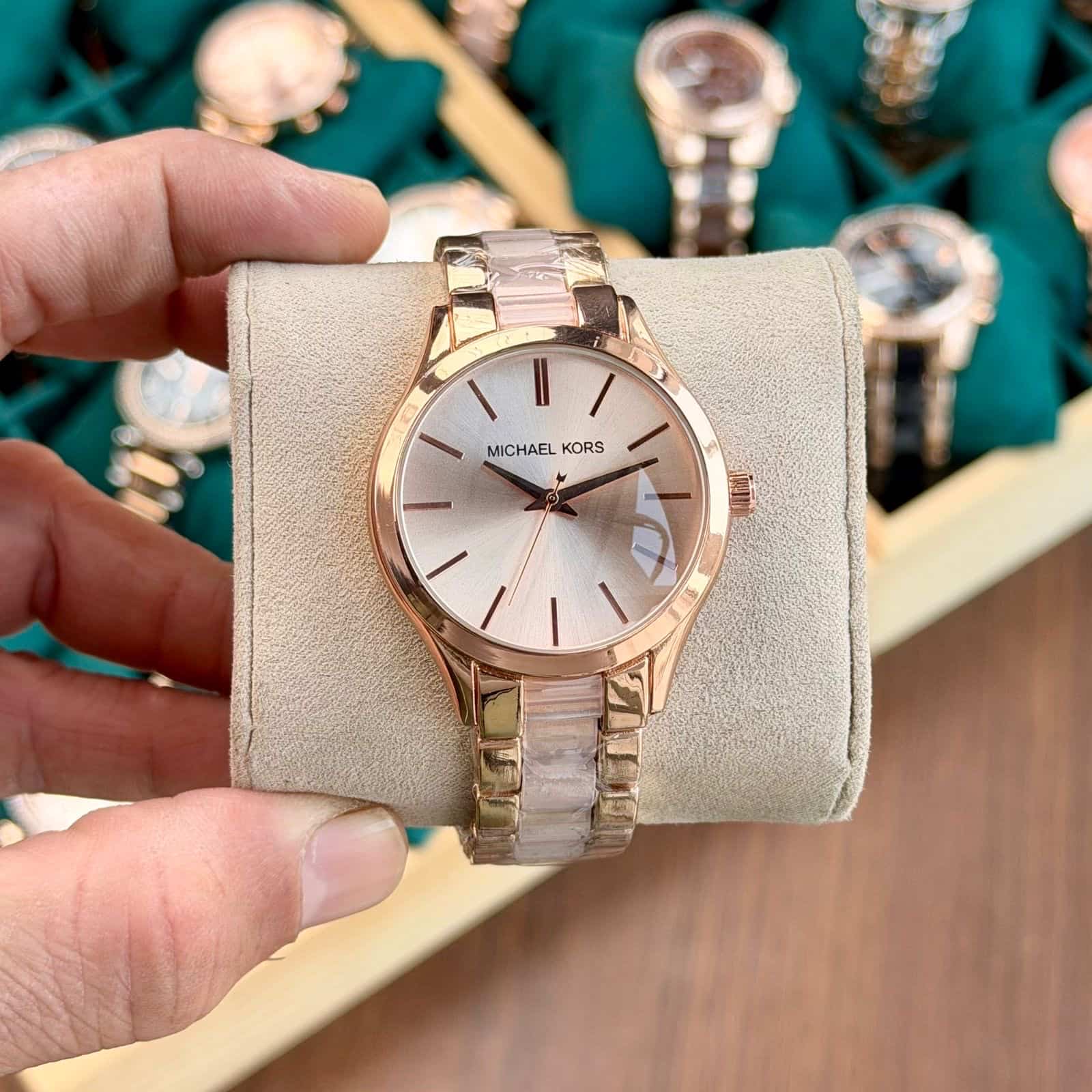 MICHAELKORS LADIES_ROSE-GOLD Secondary image