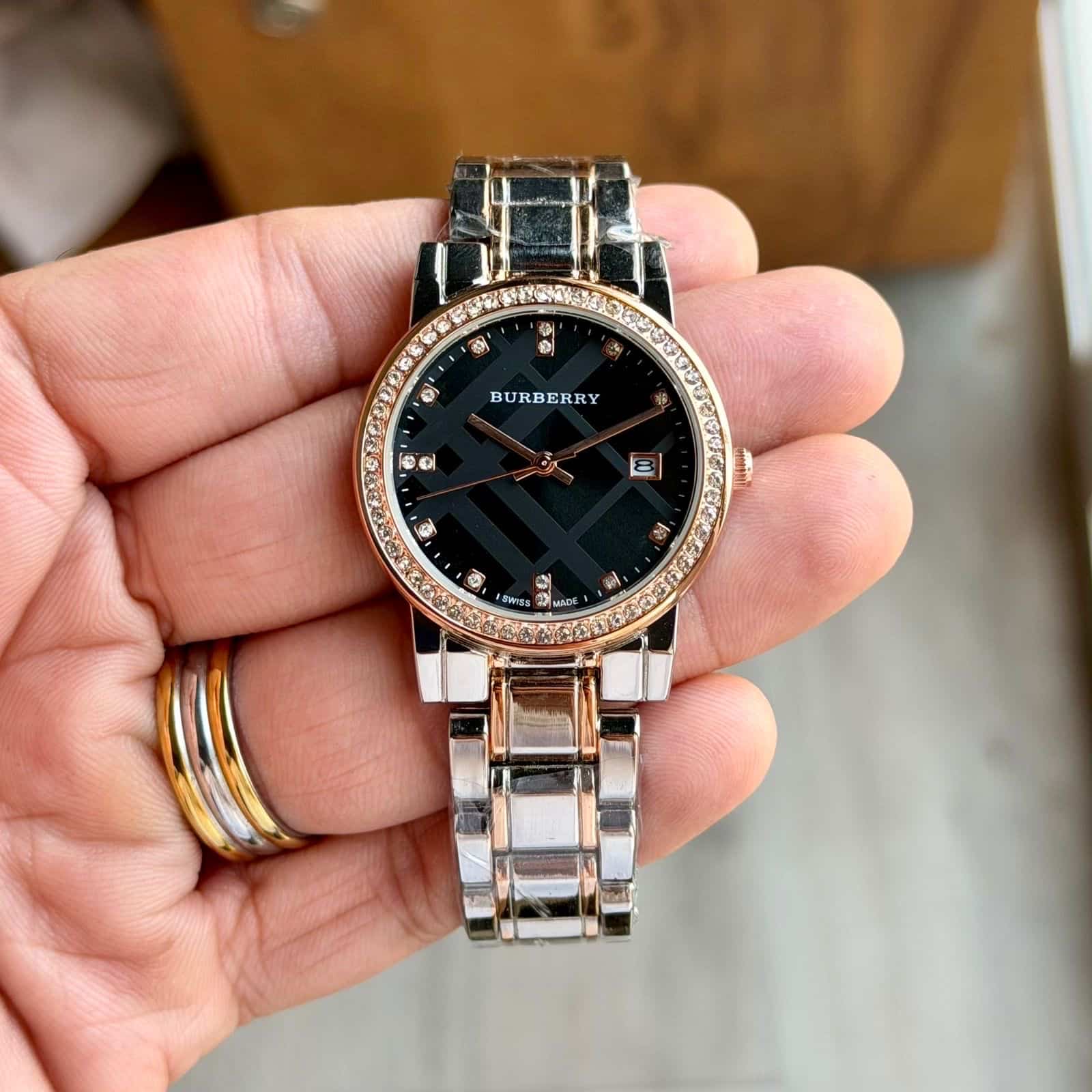 BURBERRY_LADIES_ROSE-TT-BLACK Main image
