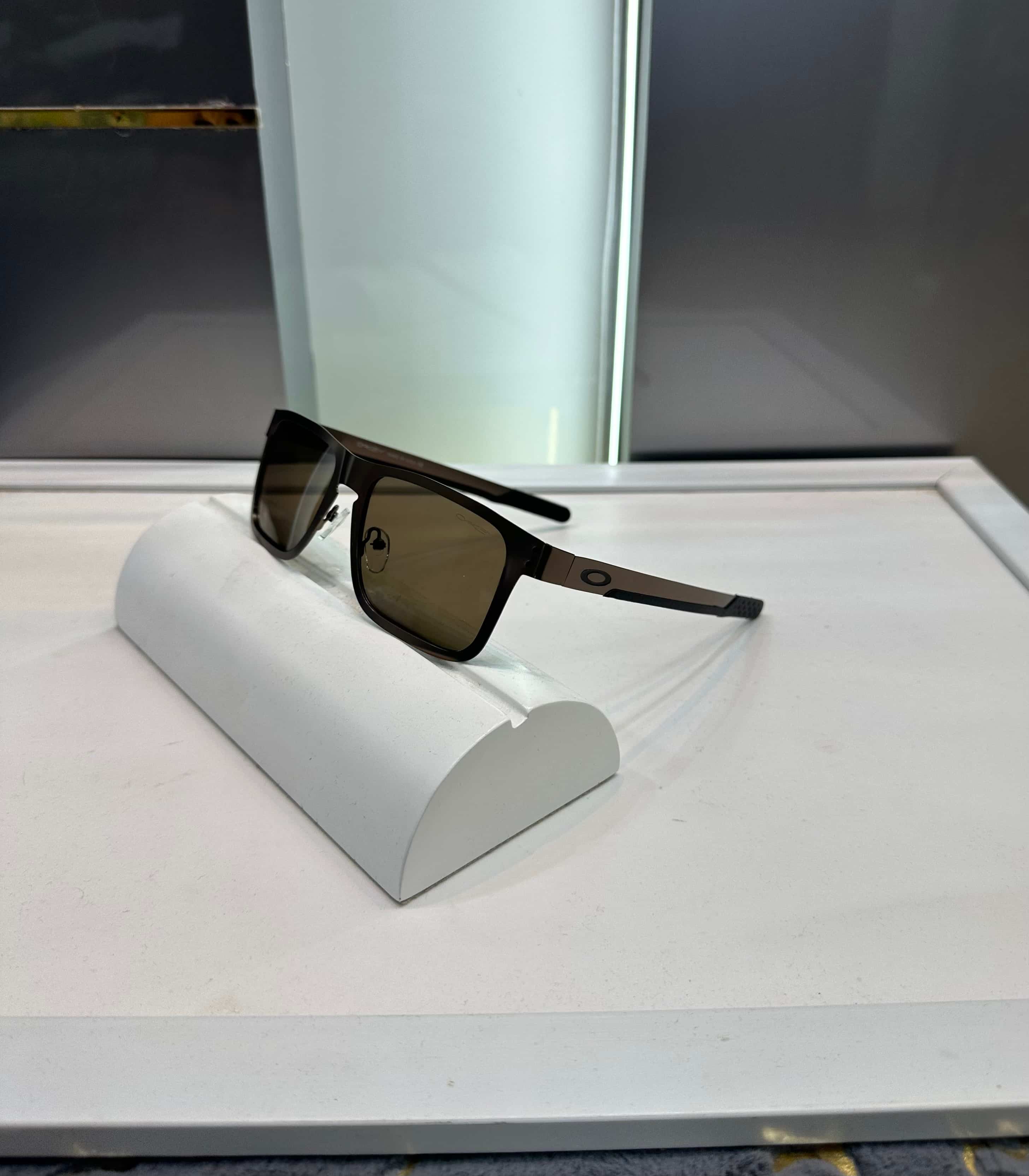 Oakle y All Brown Premium Shade 1701 Main image