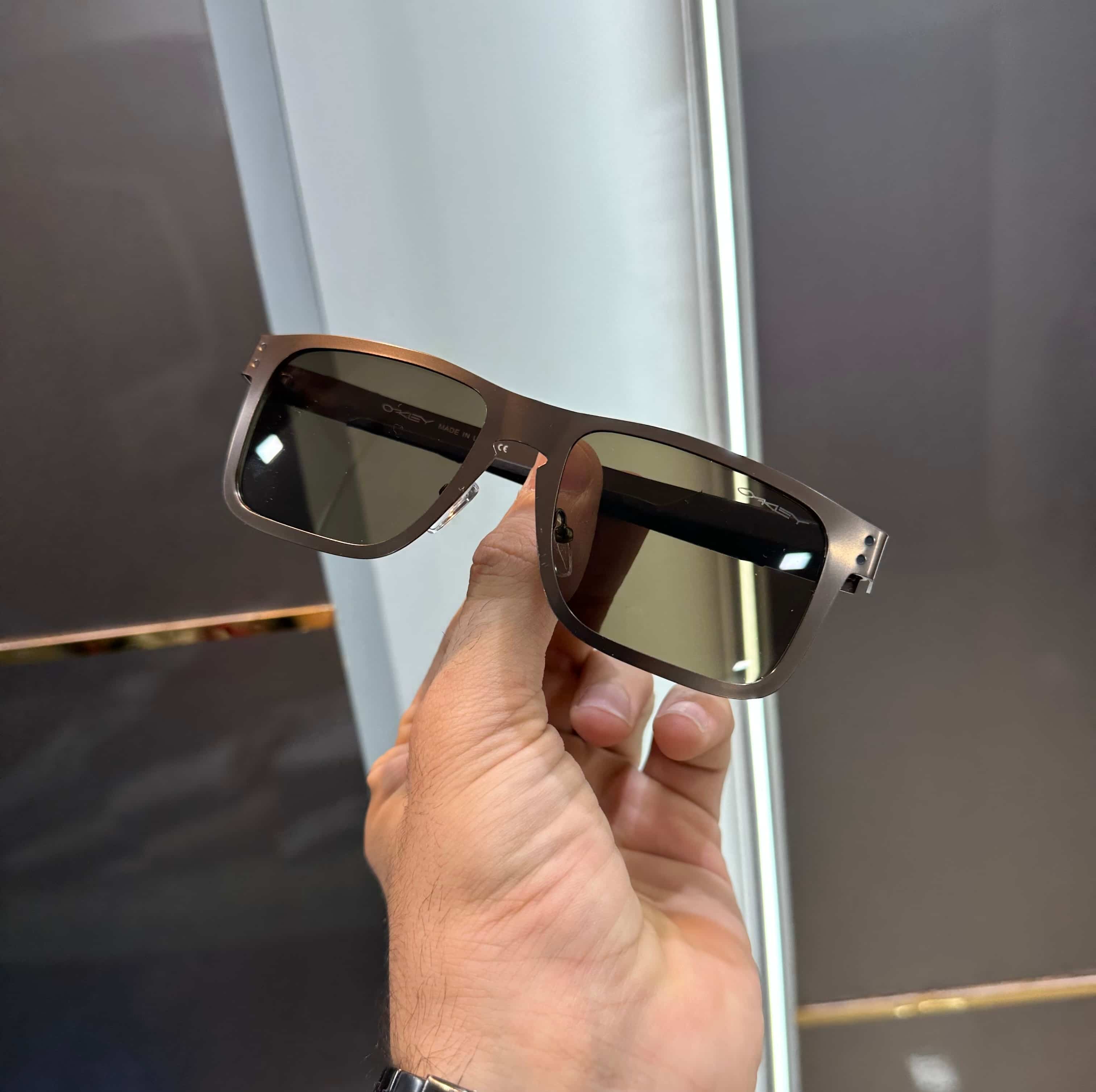 Oakle y All Brown Premium Shade 1701 Secondary image