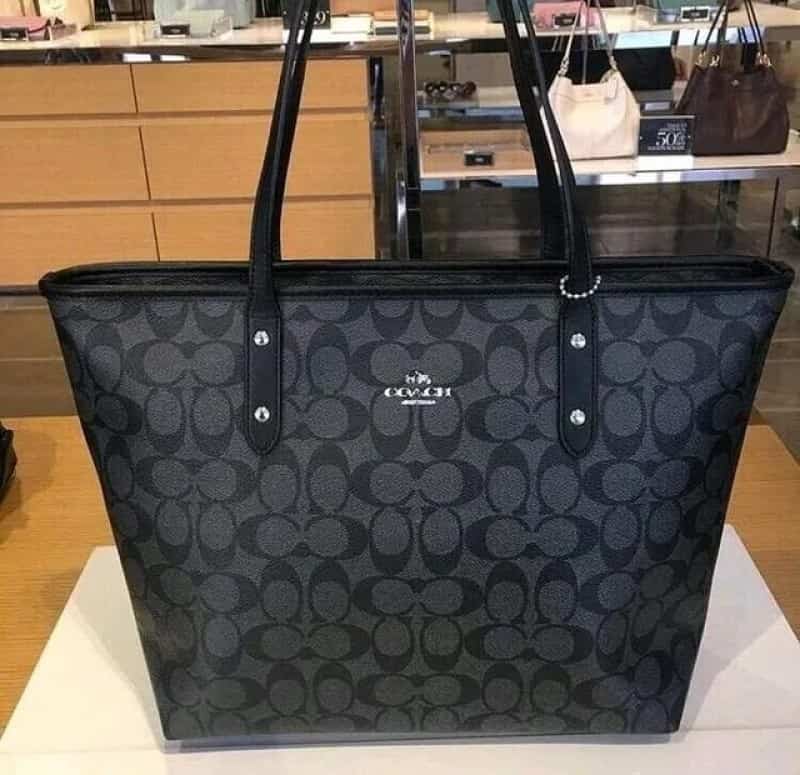 COACH_premium_tote_bag_with_brand_box_687 Main image