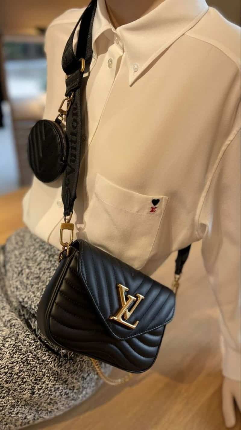 LOUIS_VUITTON_Wave_pochette_Bag_(Black)_with_Box_698 Main image