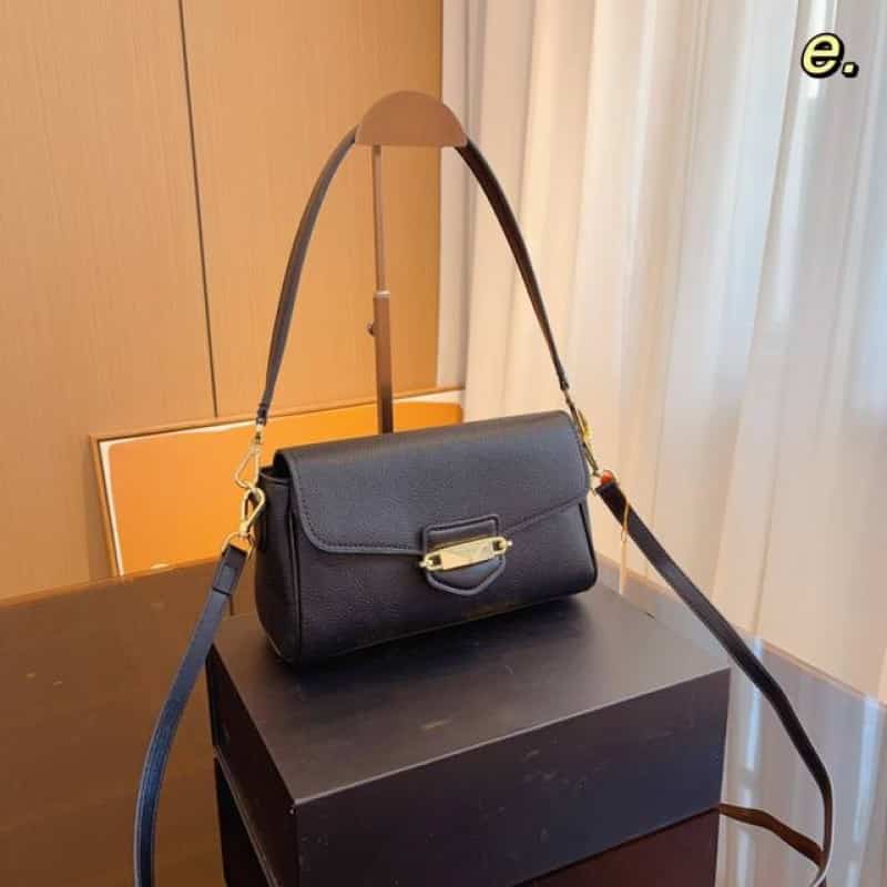 Michael_Kors_fleur_cross_body_bag_with_brand_box 702 Main image