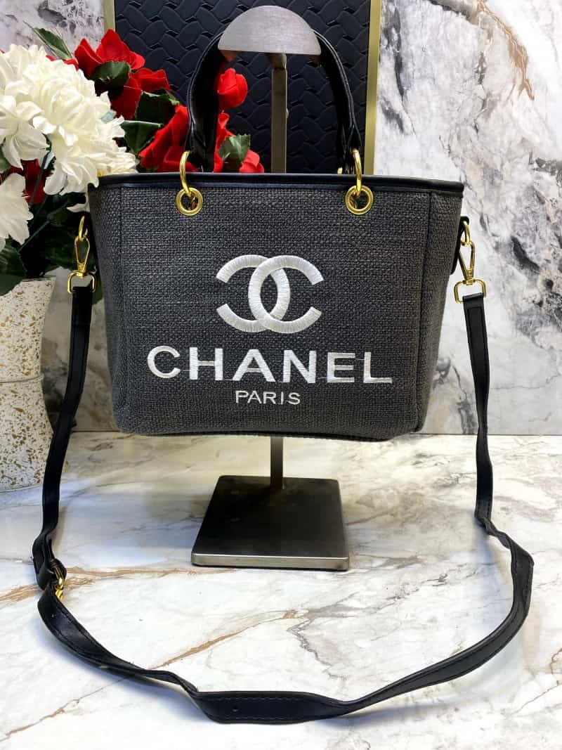 CHANEL_Small_Size_Tote_Bag_717 Secondary image