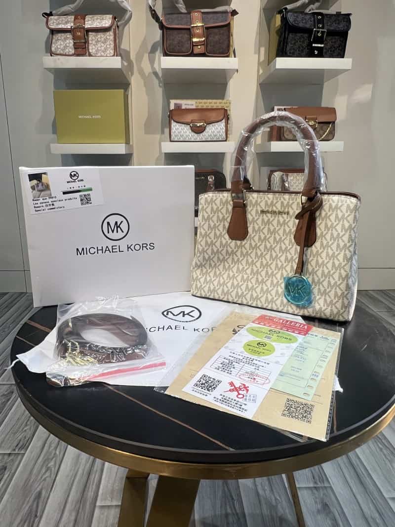 Michael_Kors_camile_satchle_handbag_with_Box_790 Secondary image