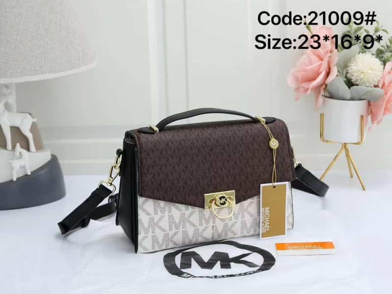 MICHAEL_KORS_Hendrix_Cross_Body_Bag_With_Brand_Box_792 Secondary image