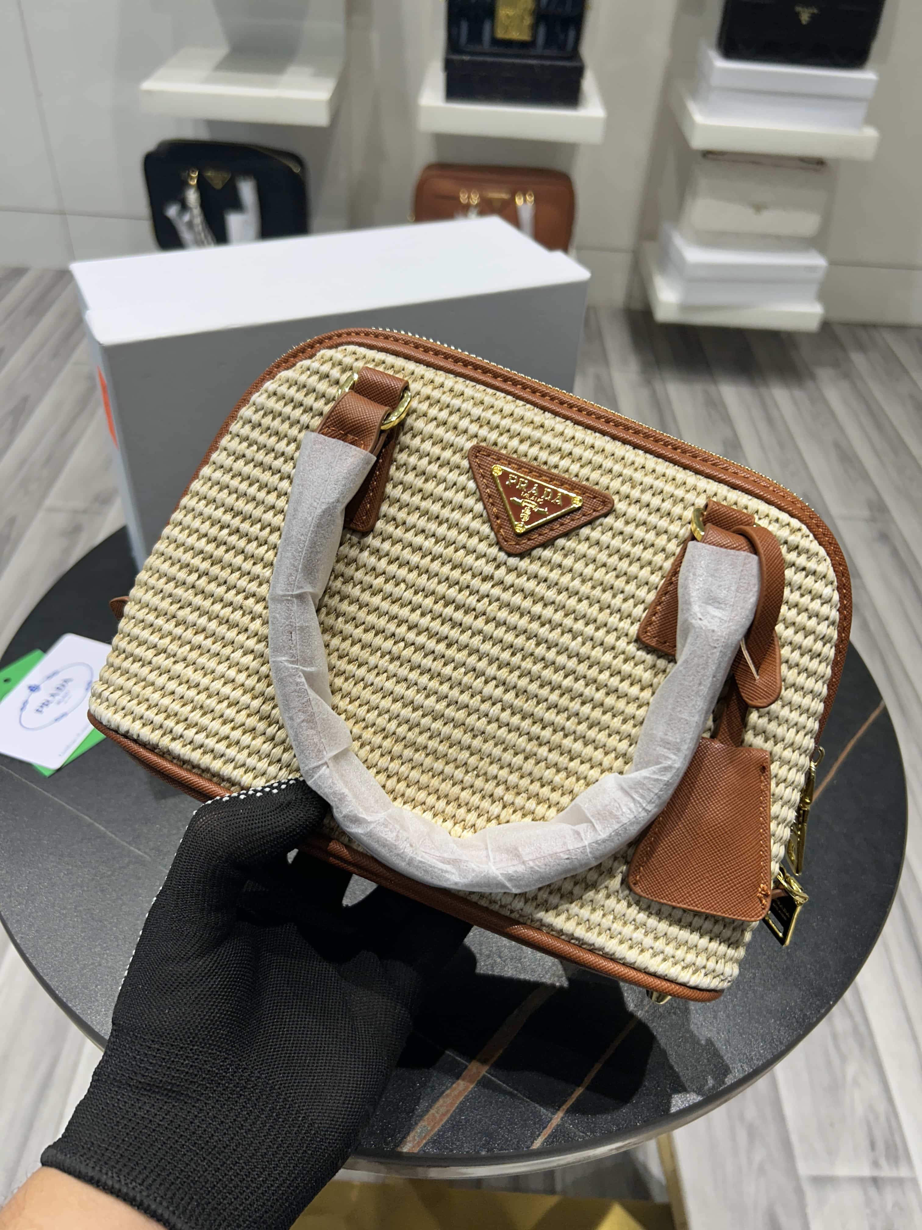 PRADA_Java_Boutique_Bag_with_Box_879 Secondary image