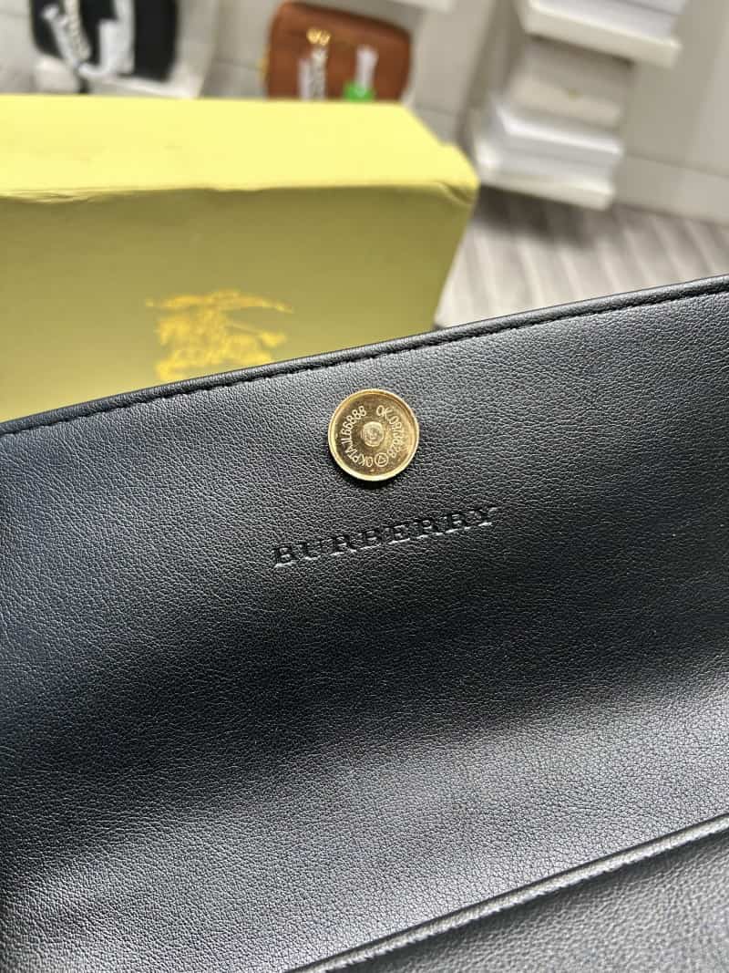 BURBERRY_Monogram_SLING_BAG_With_Box_882 Secondary image