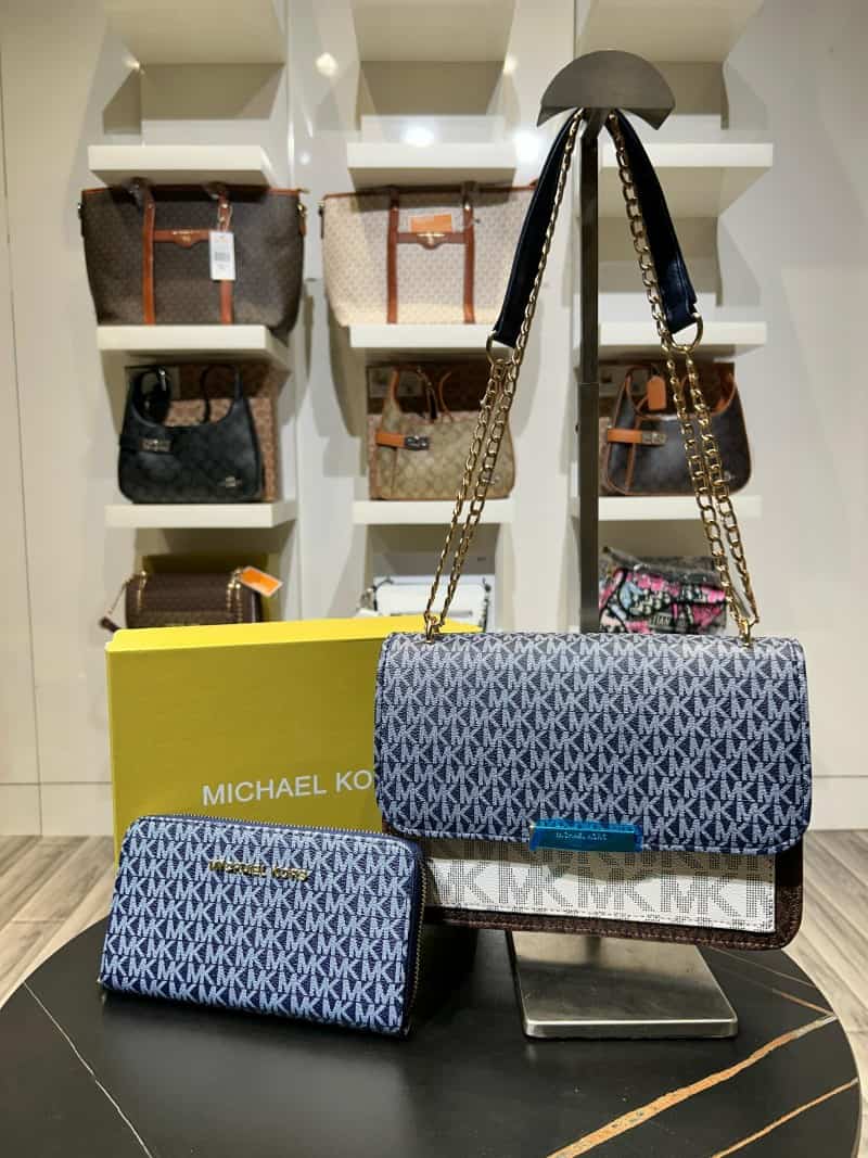 Michael_Kors_Sling_Bag_with_wallet_&_Box_900 Secondary image