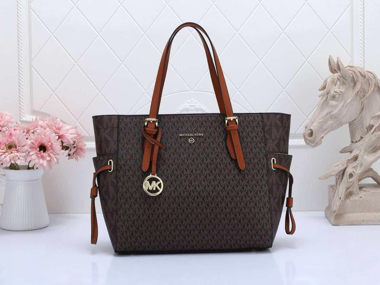 Michael_Kors_Large_Tote_Bag_990 Main image