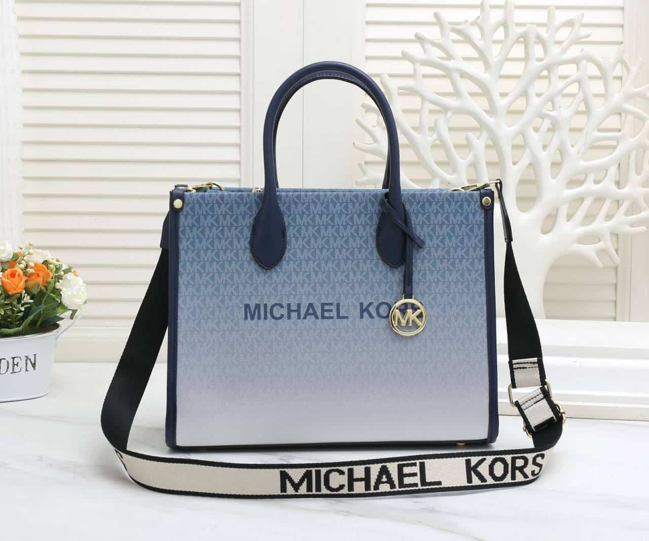 Michael_Kors_Mirella_Hand_Bag_1000 Main image