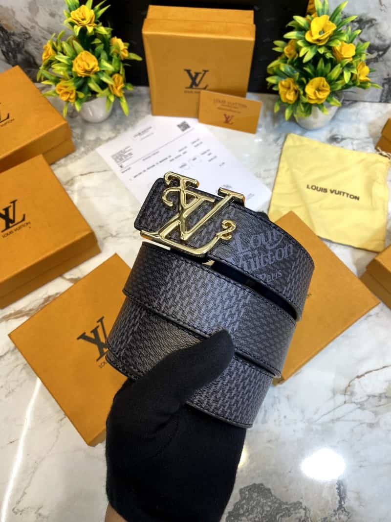 LOUIS VUITTON BELT LV 95 Secondary image
