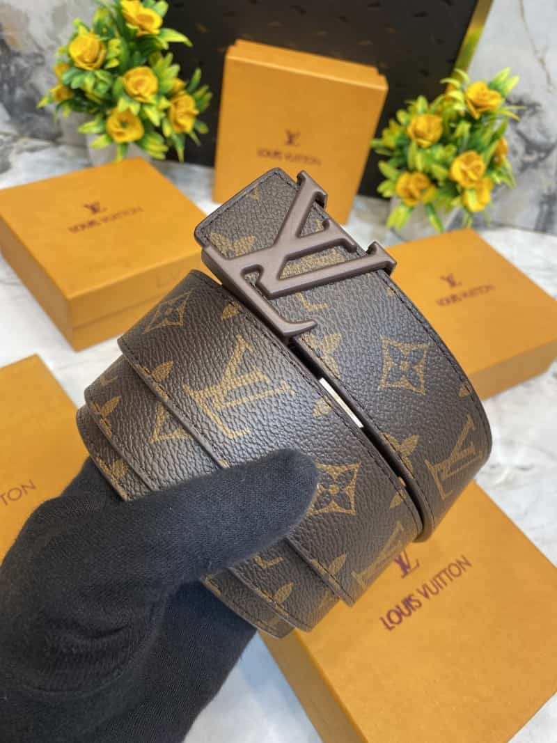 LOUIS VUITTON BELT LV 11 Secondary image