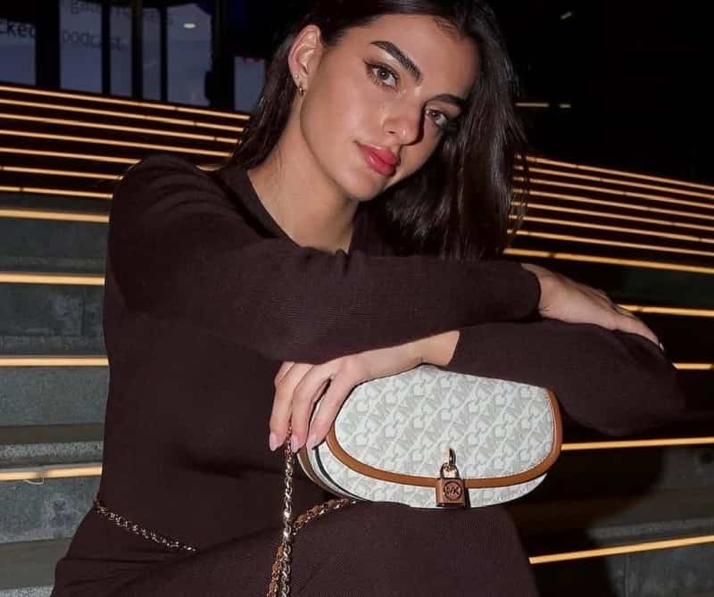 Michael_Kors_Mila_Empire_Slinbag_with_Box_877 Secondary image