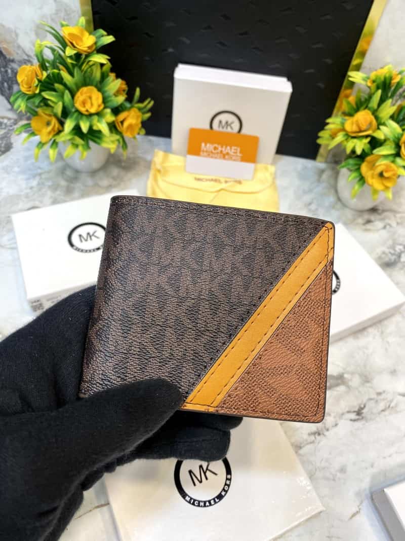 Michael_Kors_WALLET_V480 Secondary image