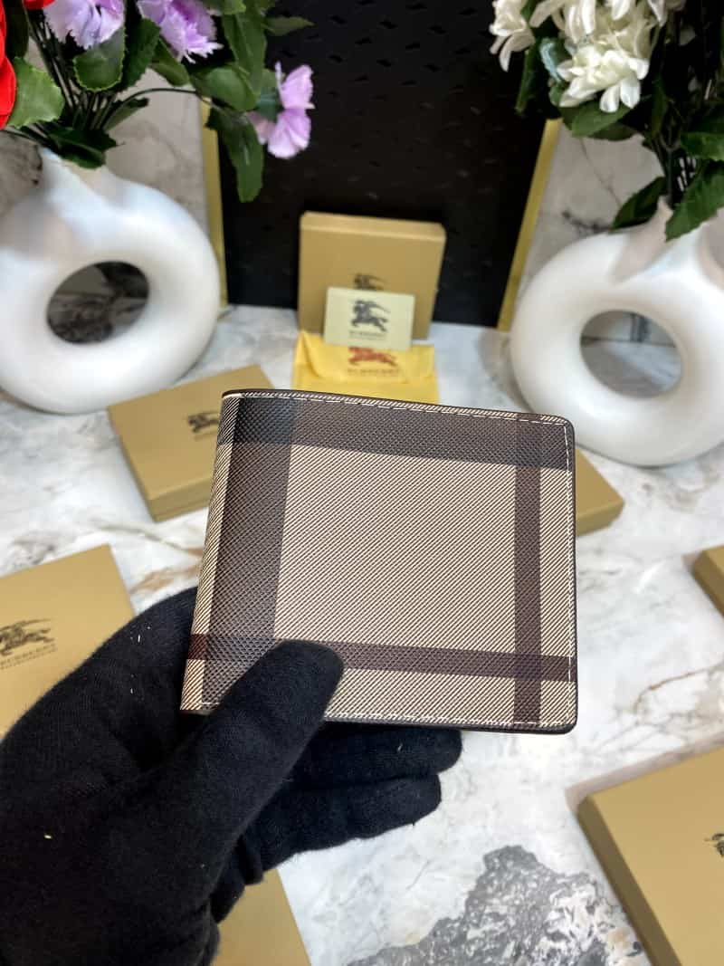 BURBERR_Y WALLET V458 Secondary image
