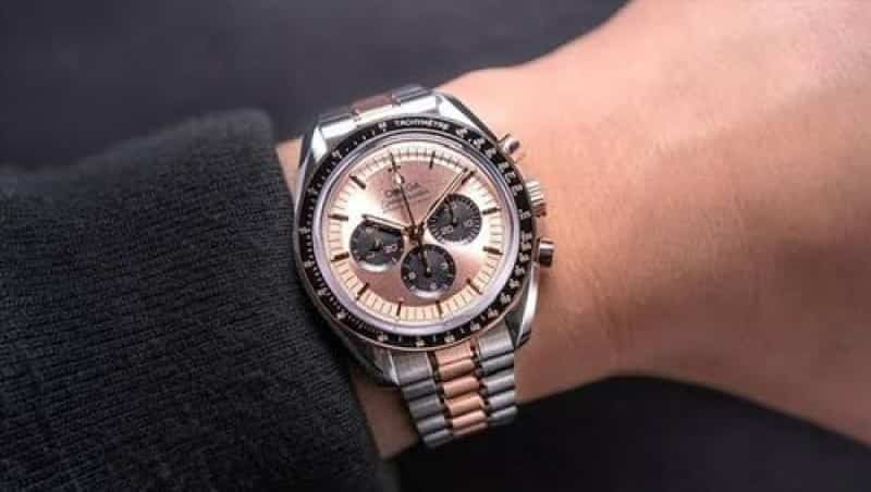 OMEGA SPEEDMASTER MOONWATCH DUAL TO Secondary image