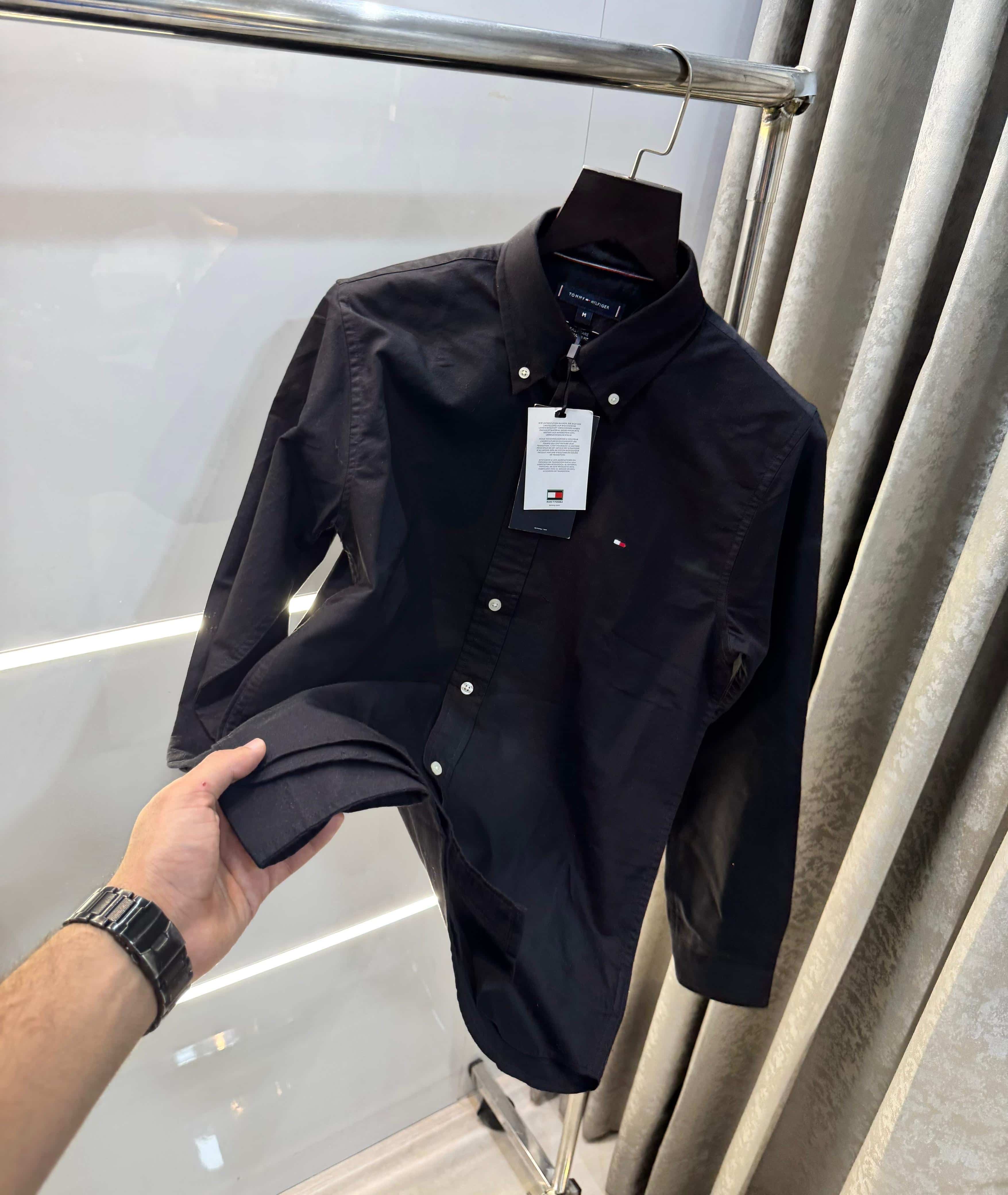 Tomm y Hilfiger Black back embroidery Premium Shirt Secondary image