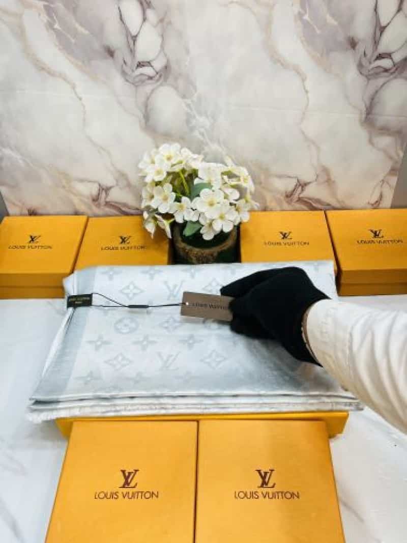 LV louIs VUiTt0n PREMIUM QUALITY IM Secondary image