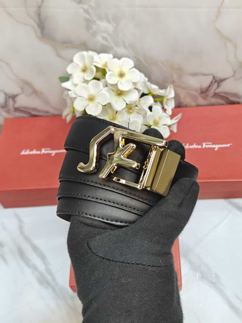 SALVATORE FERRAGAMO PREMIUM QUALITY IMPORTED REVERSIBLE LADIES BELT WITH OG BOX SF-102 Main image