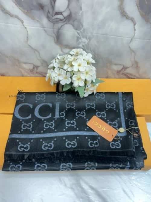 GuccI PREMIUM QUALITY STOLE/SCARF WITH OG BO-X Main image