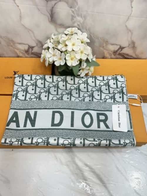 DIOR PREMIUM QUALITY STOLE/SCARF WITH OG BO-x Main image