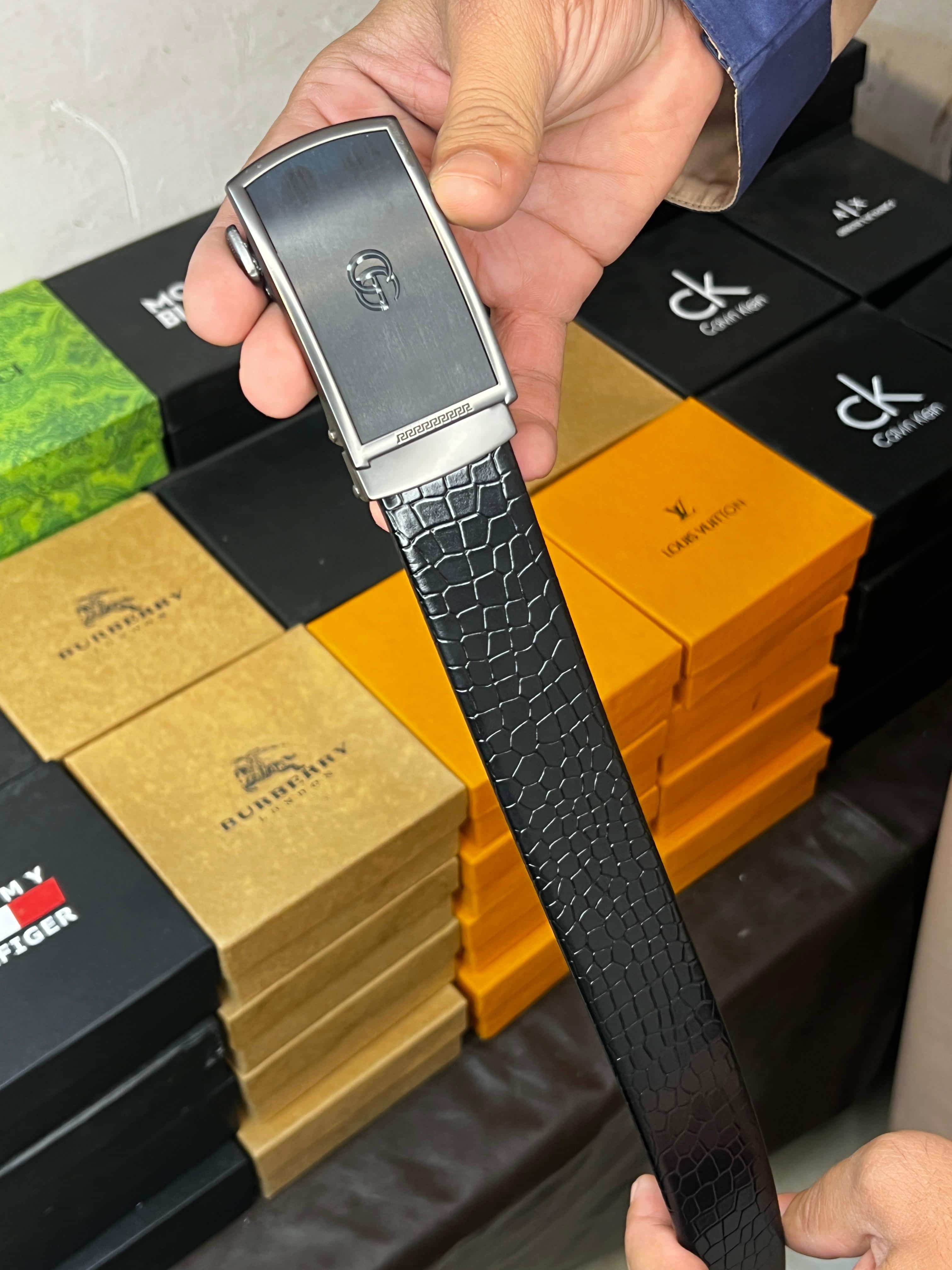 GU...CCi PREMIUM QUALITY IMPORTED AUTOLOCK CROCODILE BELT WITH OG BOX GG-201 Secondary image