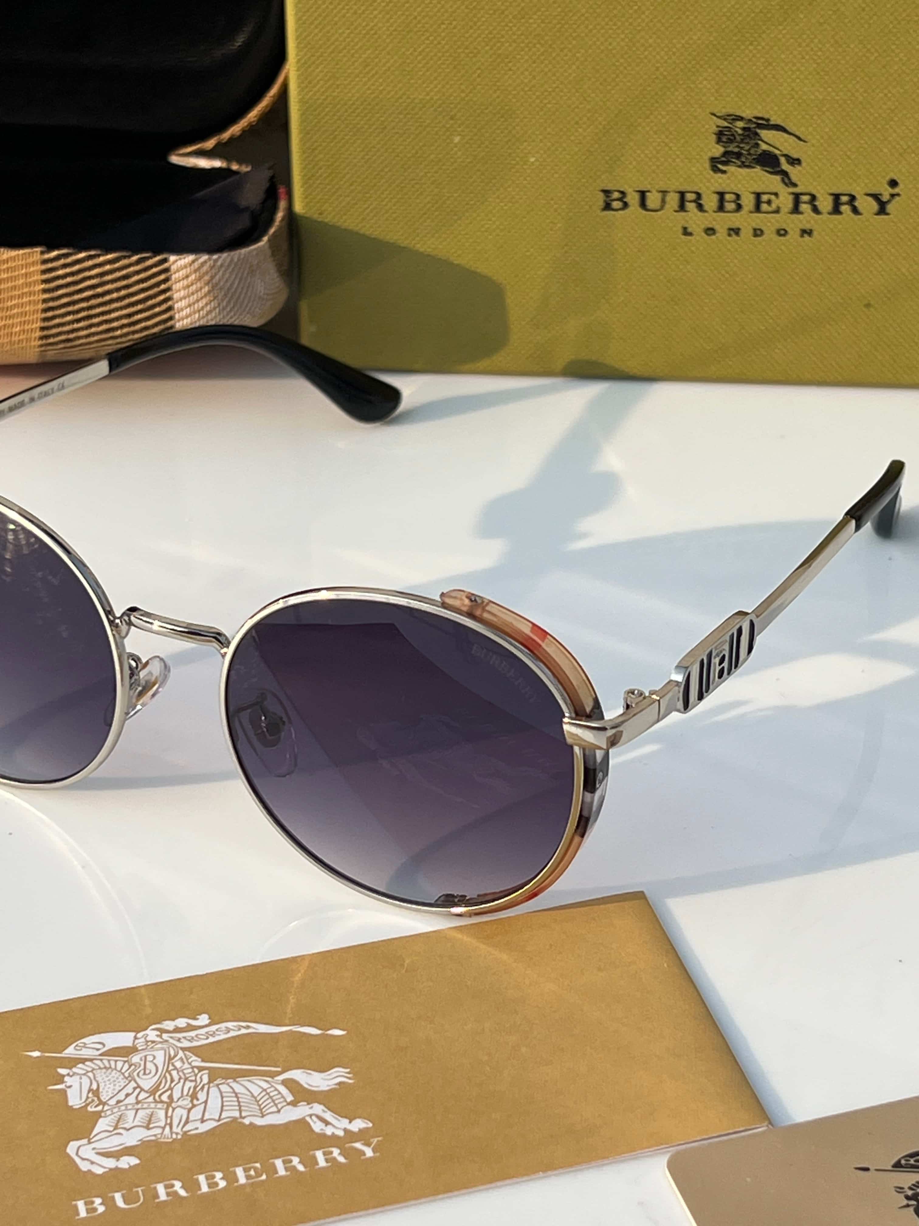 BurB-eRry_2501_silver_black Secondary image