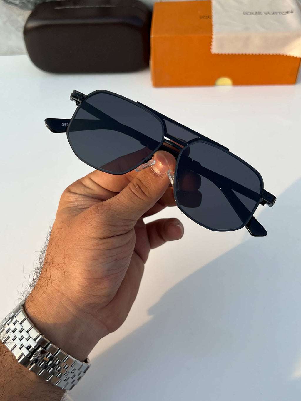 Louis_vuitton_2593_black