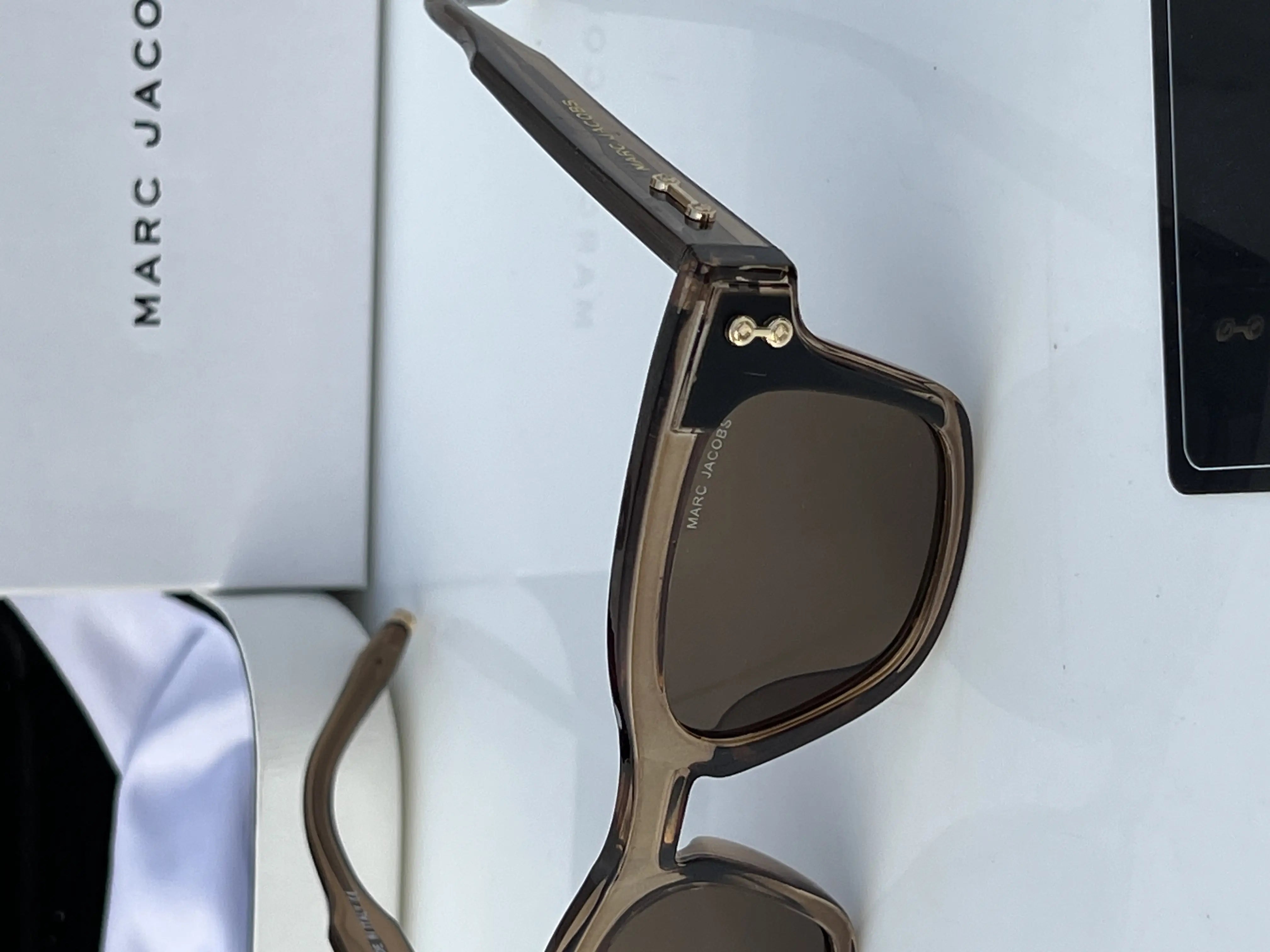 Marc_jacobs_1142_peach_brown Secondary image