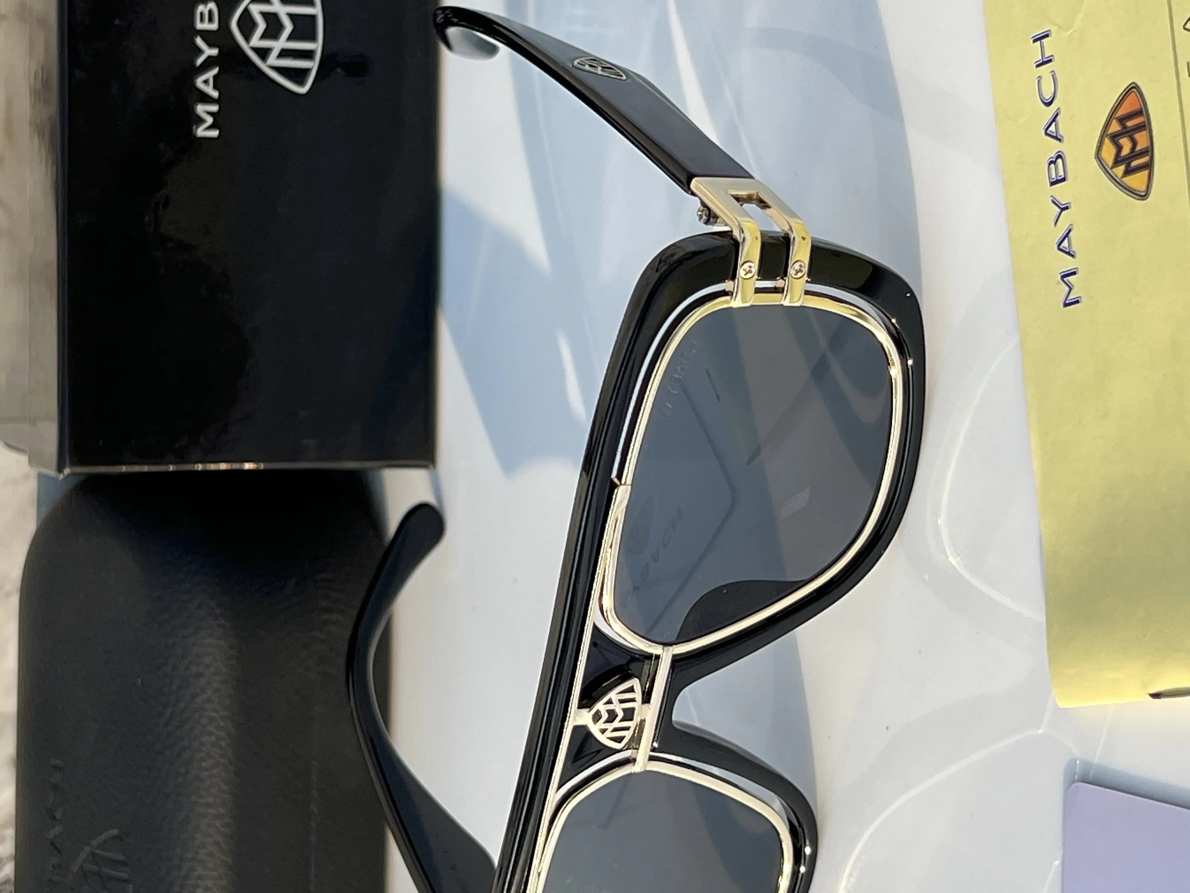 Maybach_7339_black_gold Secondary image