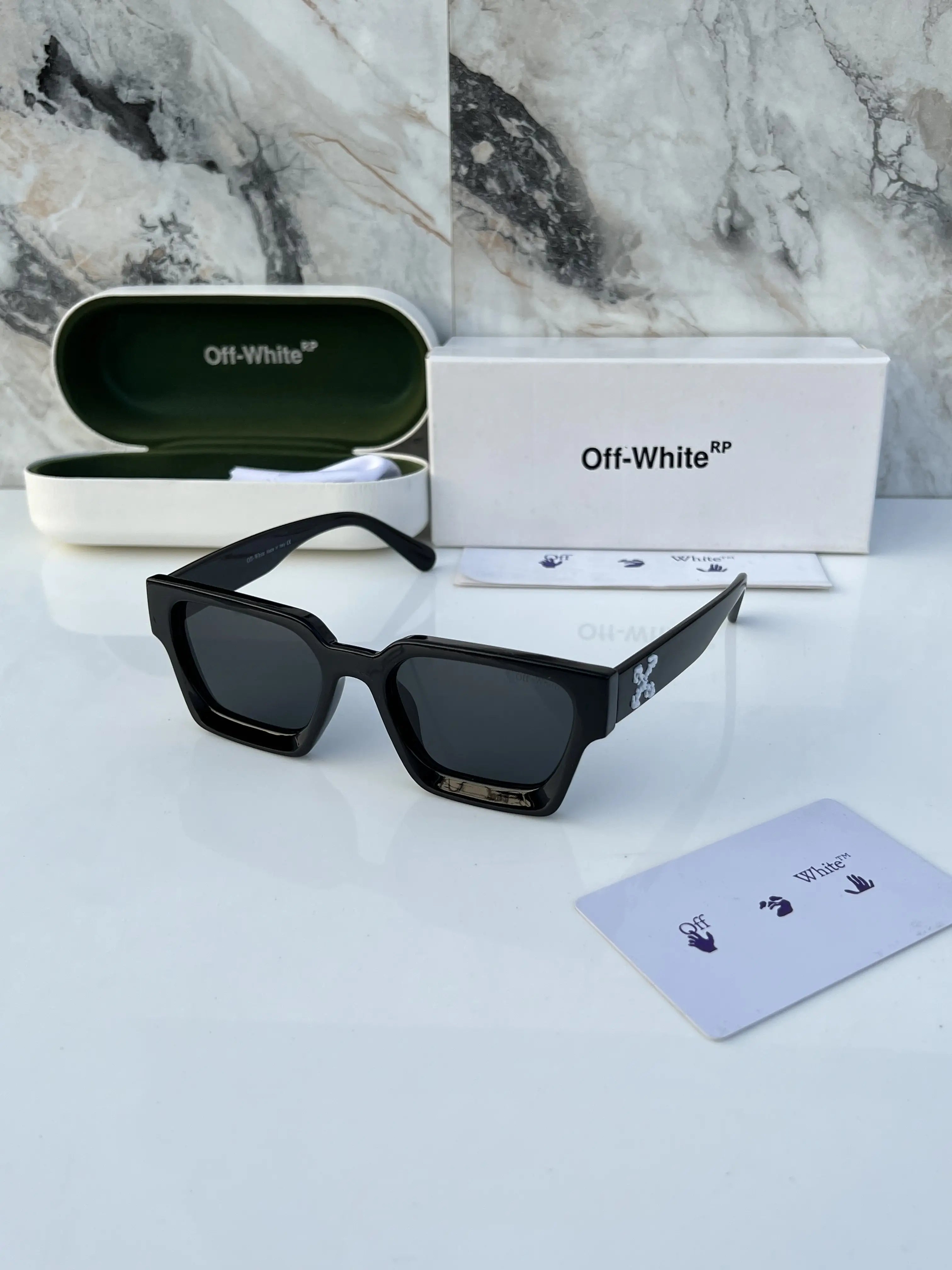 Off white black white Main image