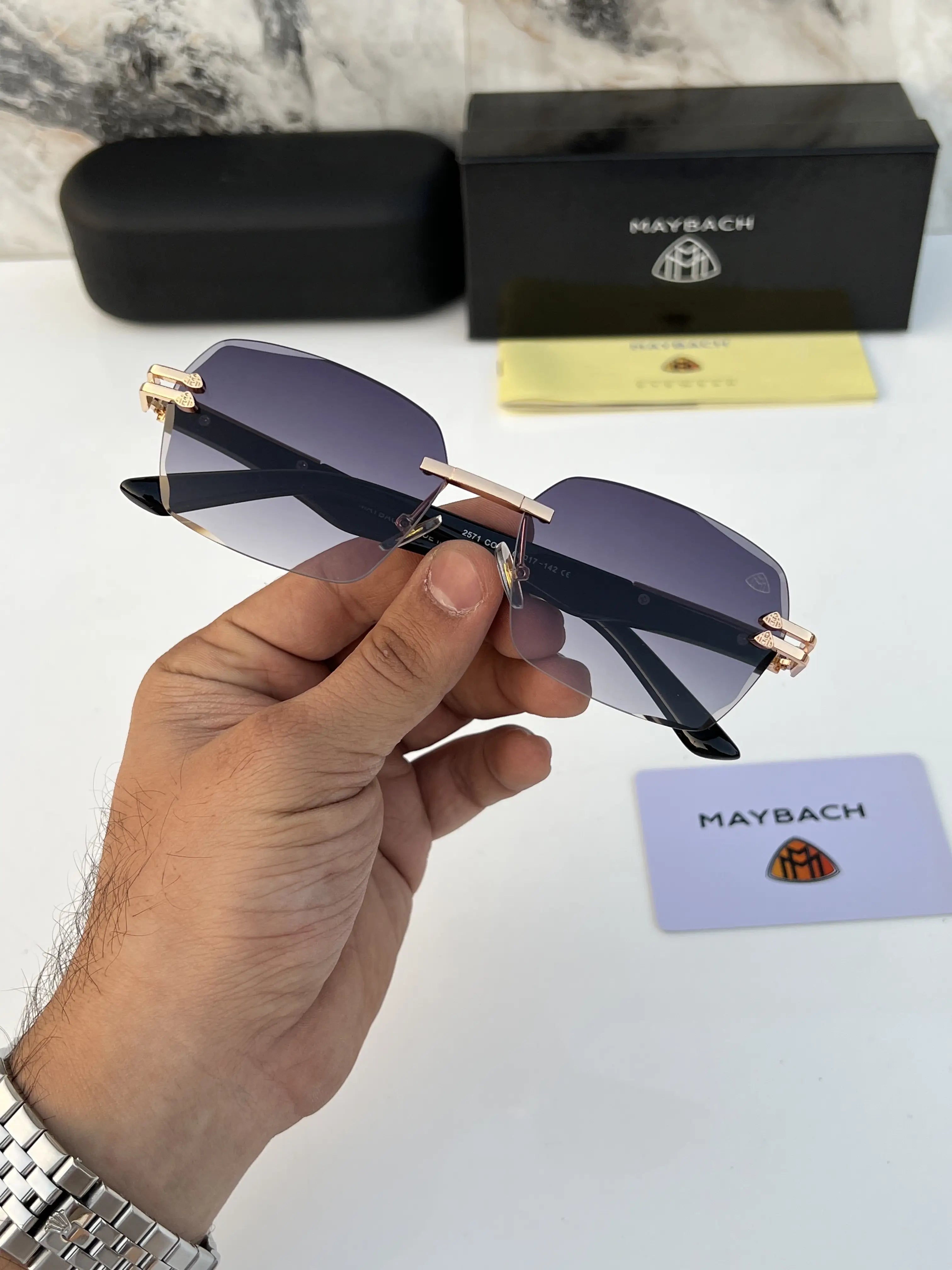 Maybach_2571_gold_black_shaded