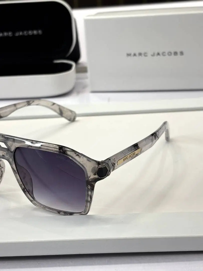 _Marc_jacobs_2343_gray_marble