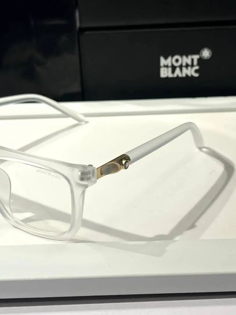 _Mont_blanc_M518_white_plano