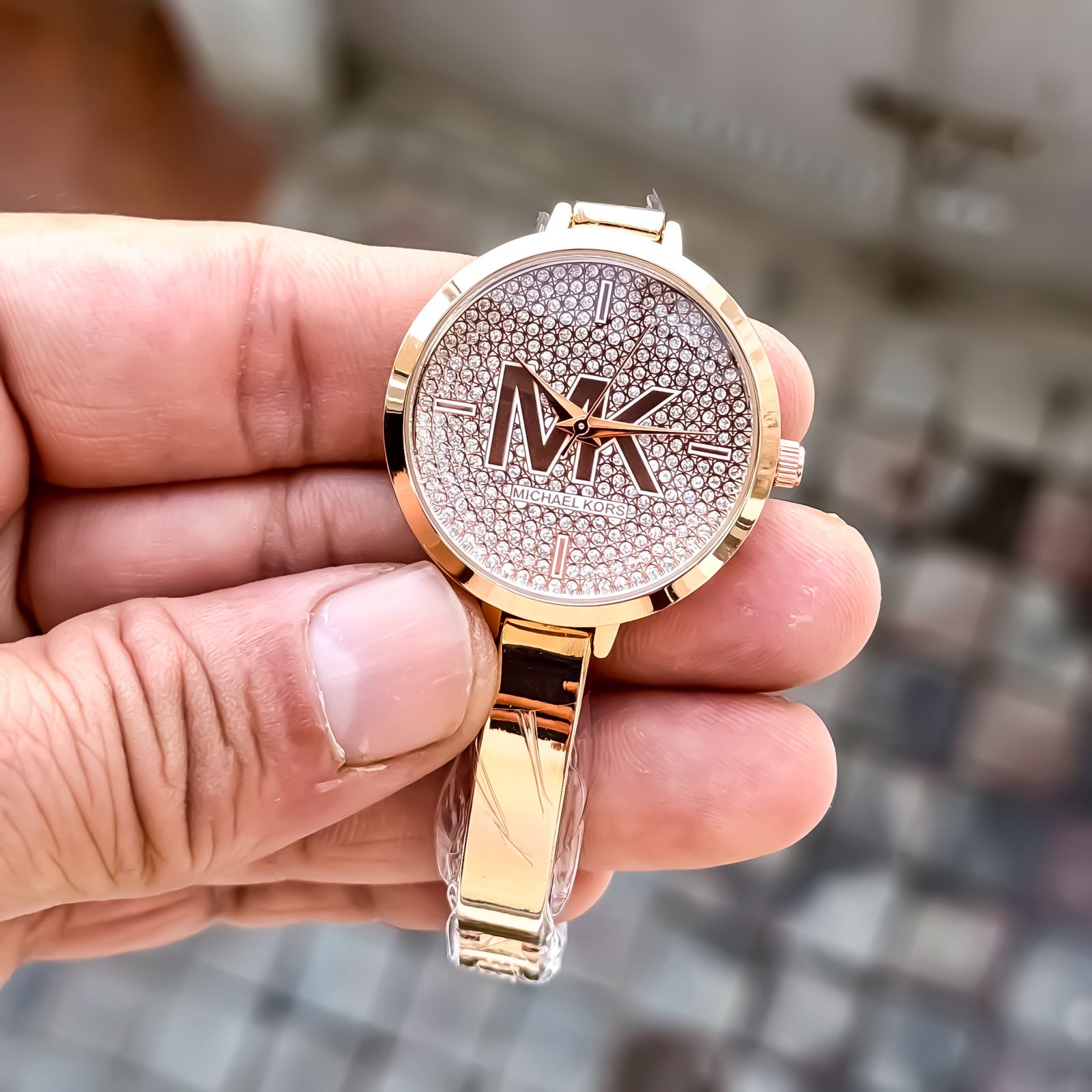 MICHAELKORS_LADIES_ROSEGOLD Secondary image