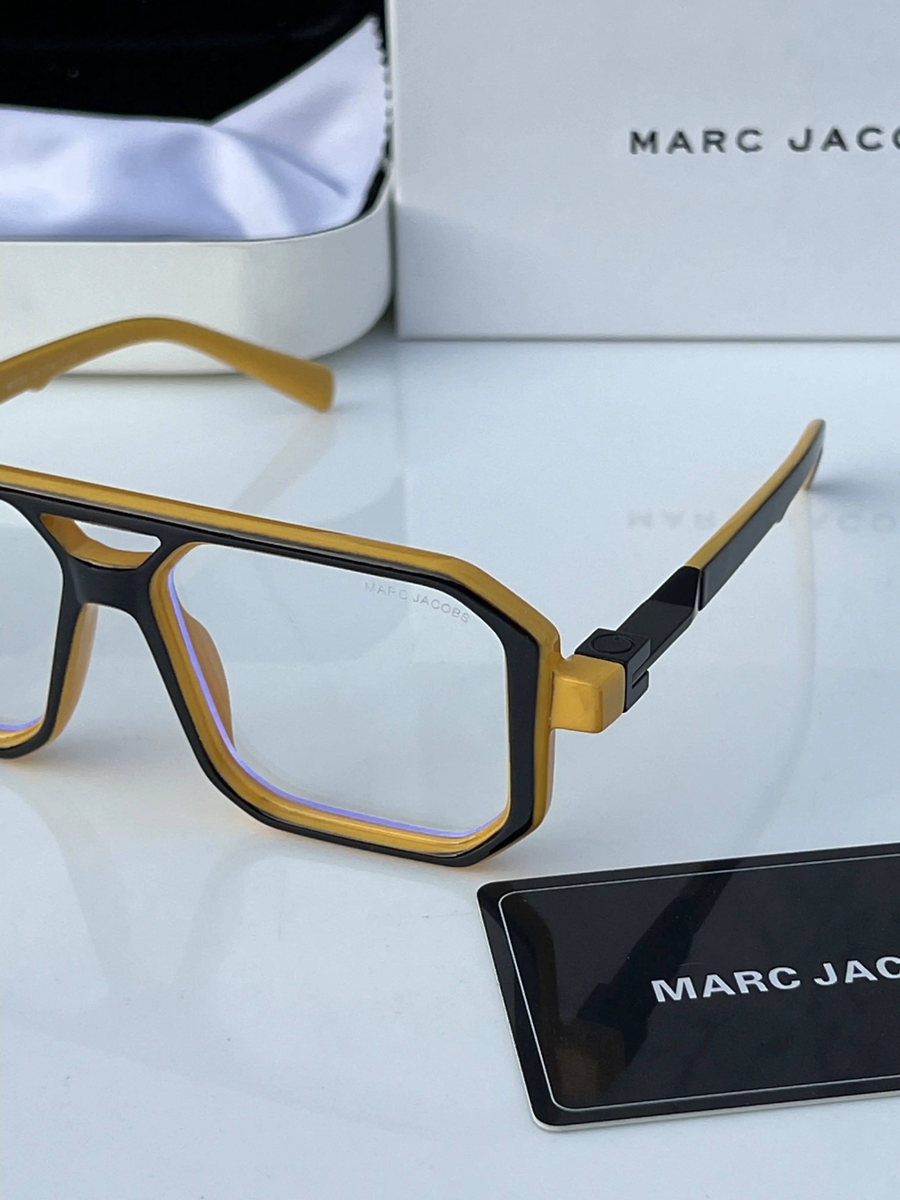 Marc_jacobs_6125_black_yellow_plano Secondary image