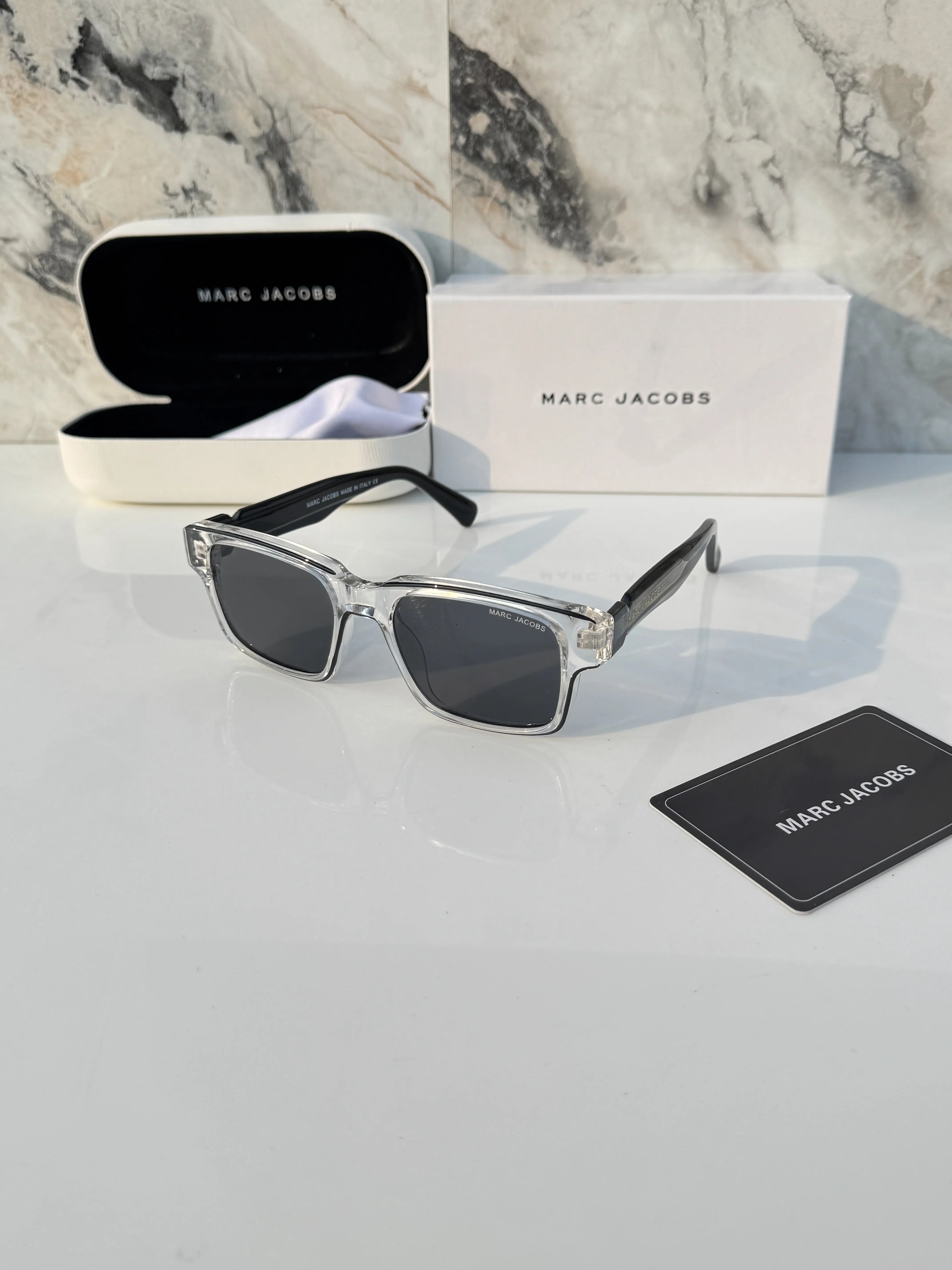 Marc_jacobs_1117_transparent_black Main image