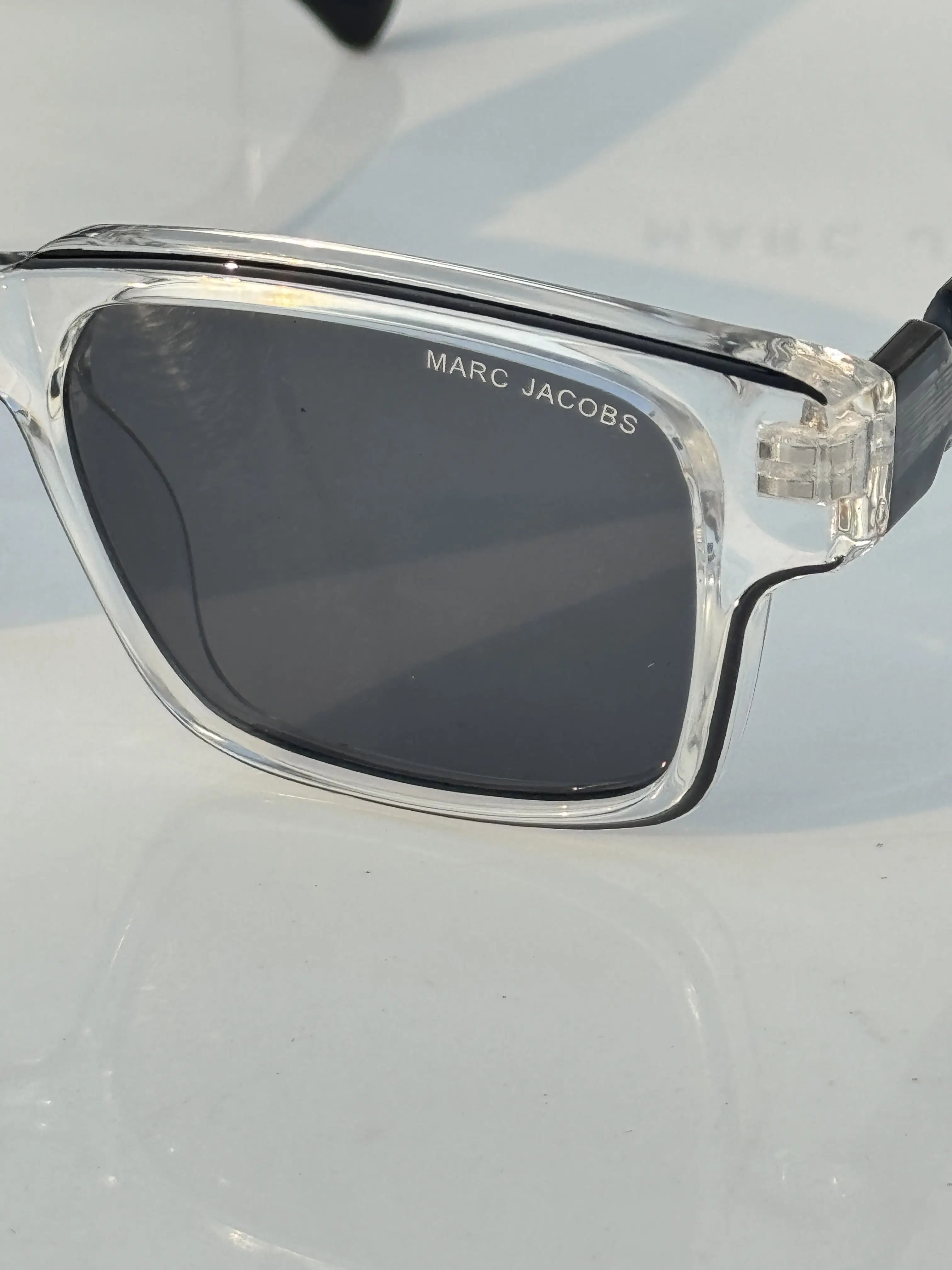 Marc_jacobs_1117_transparent_black Secondary image