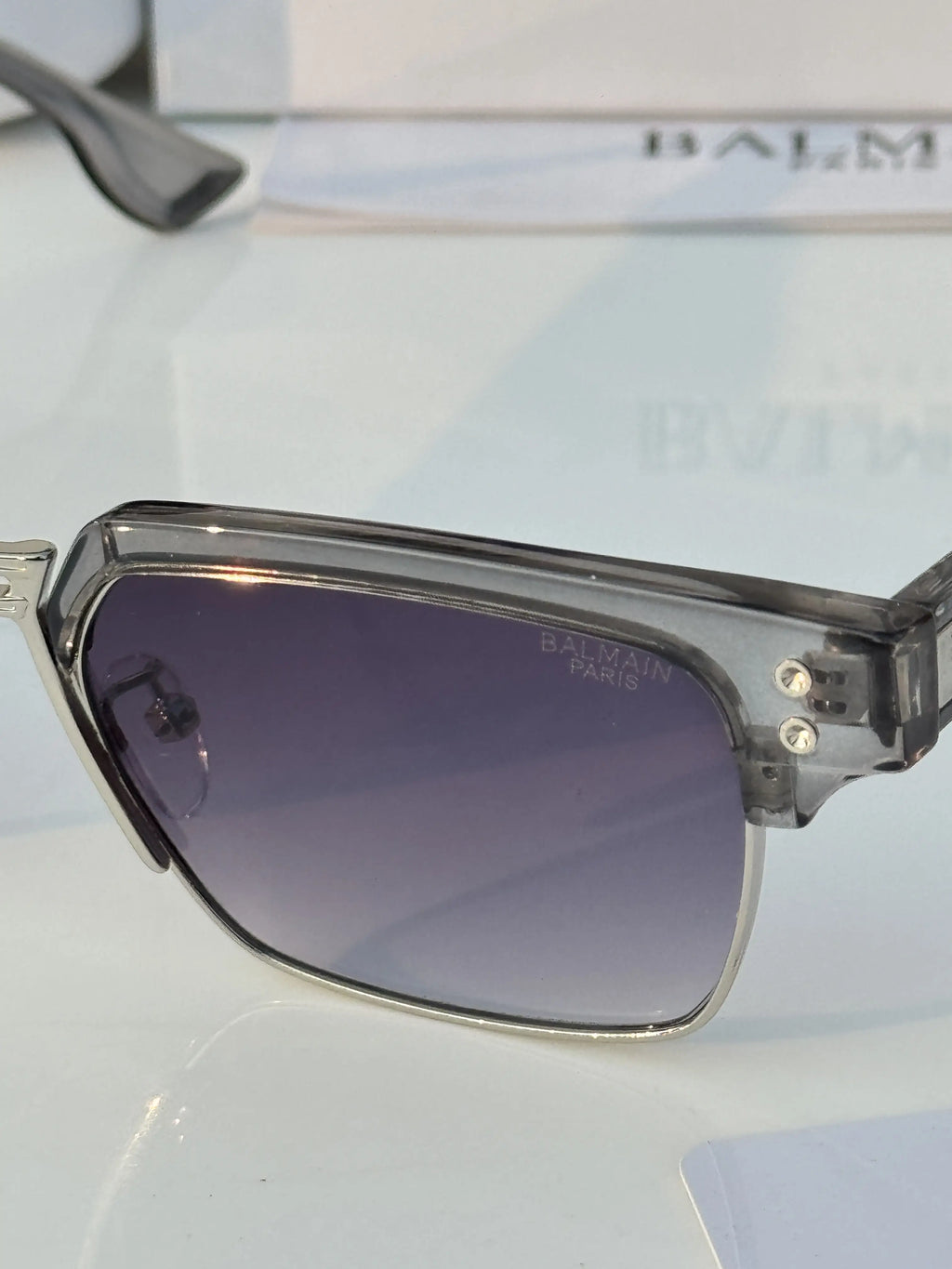 Balmain_1145_grey