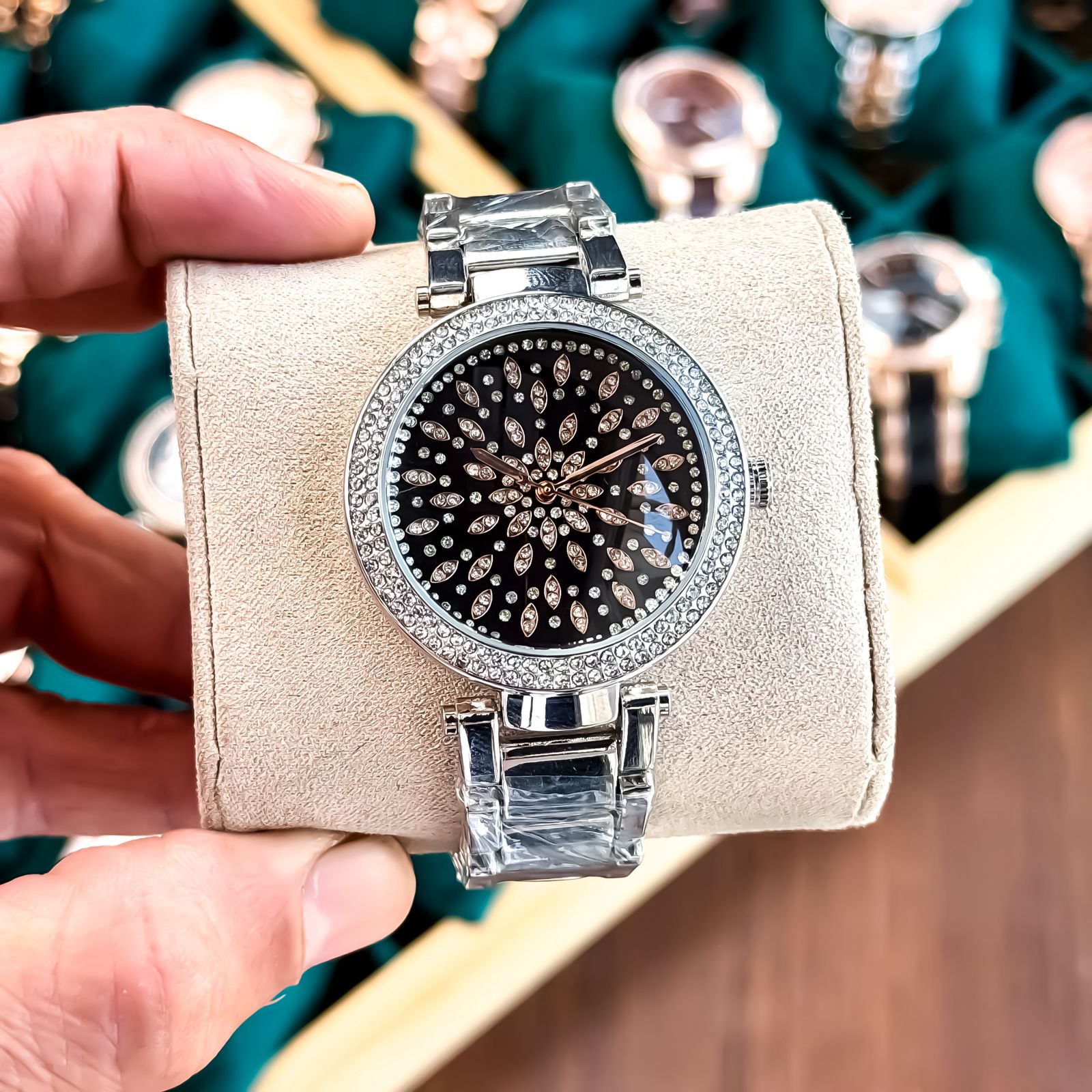 MICHAELKORS_LADIES_SILVER-BLACK Secondary image