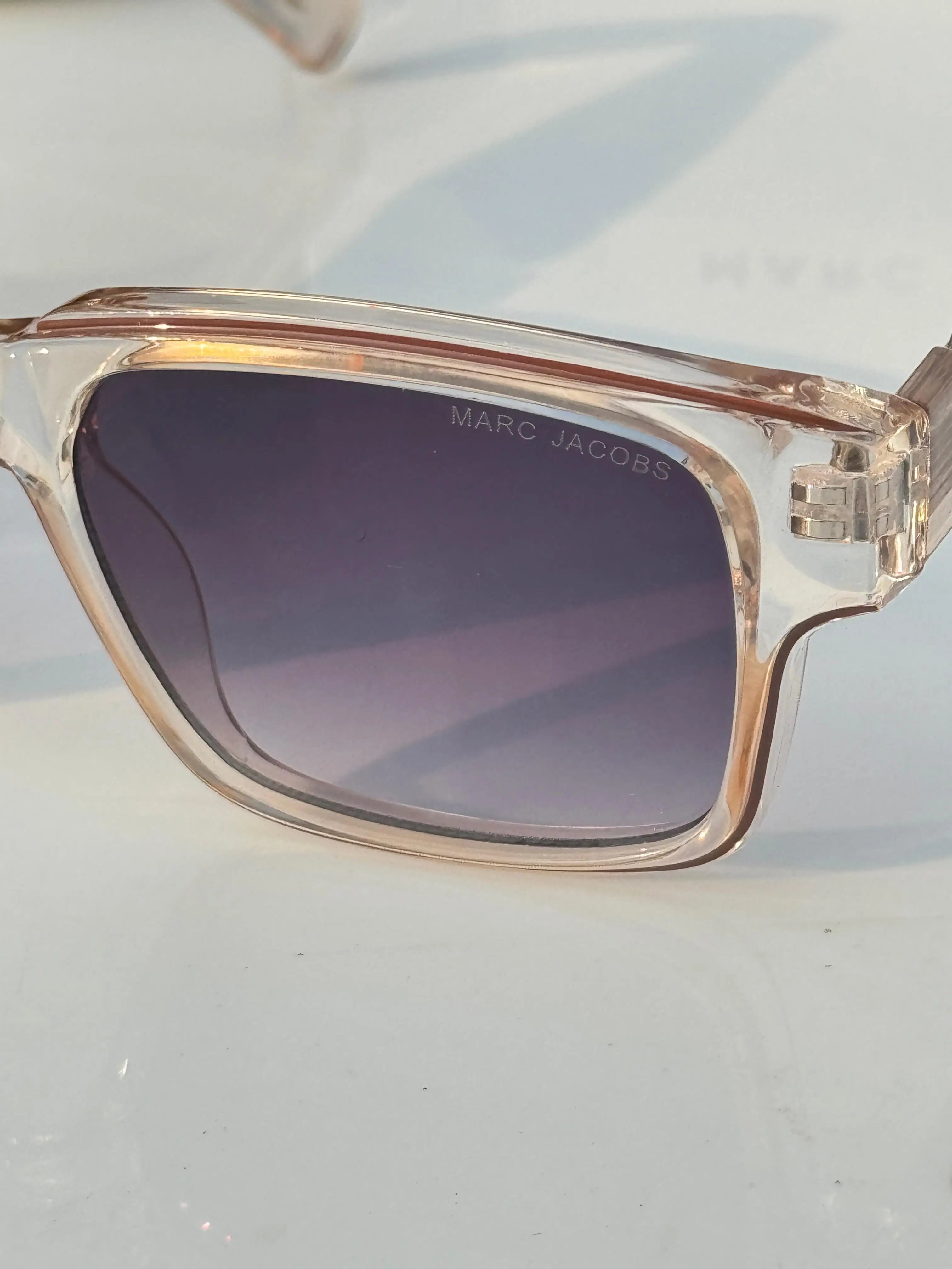 Marc_jacobs_1117_peach_black