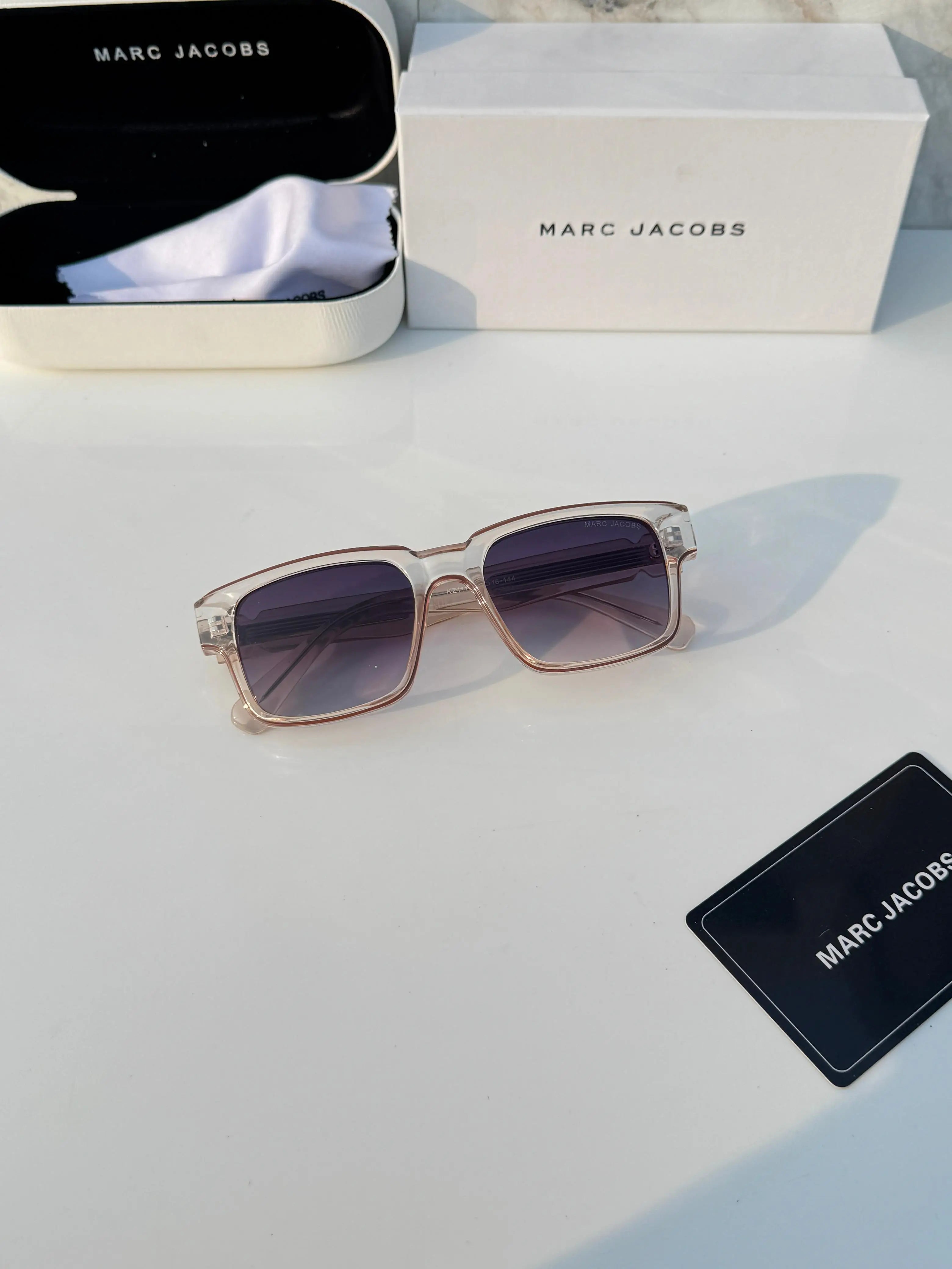 Marc_jacobs_1117_peach_black Main image