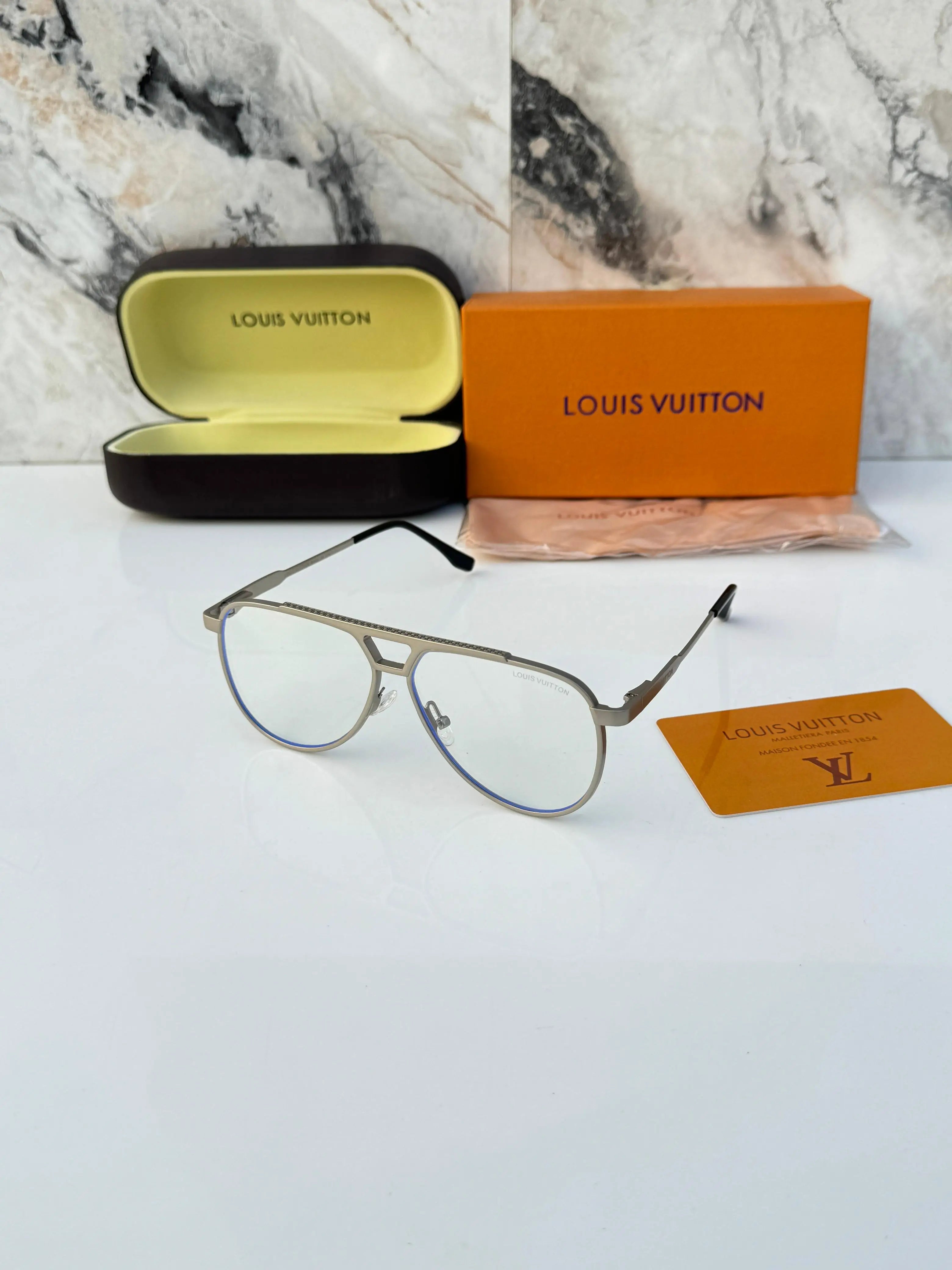 Louis_vuitton_532_silver_plano Main image